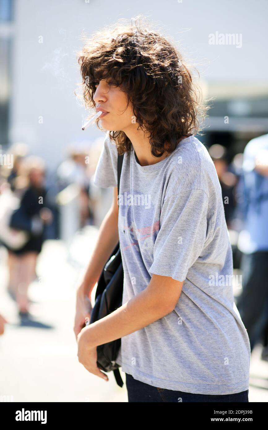 Street style, modèle Mica Arganaraz Tommy Hilfiger Spring Summer 2016 show tenu à Pier 36, à New York, Etats-Unis, le 14 septembre 2015. Photo de Marie-Paola Bertrand-Hillion/ABACAPRESS.COM Banque D'Images