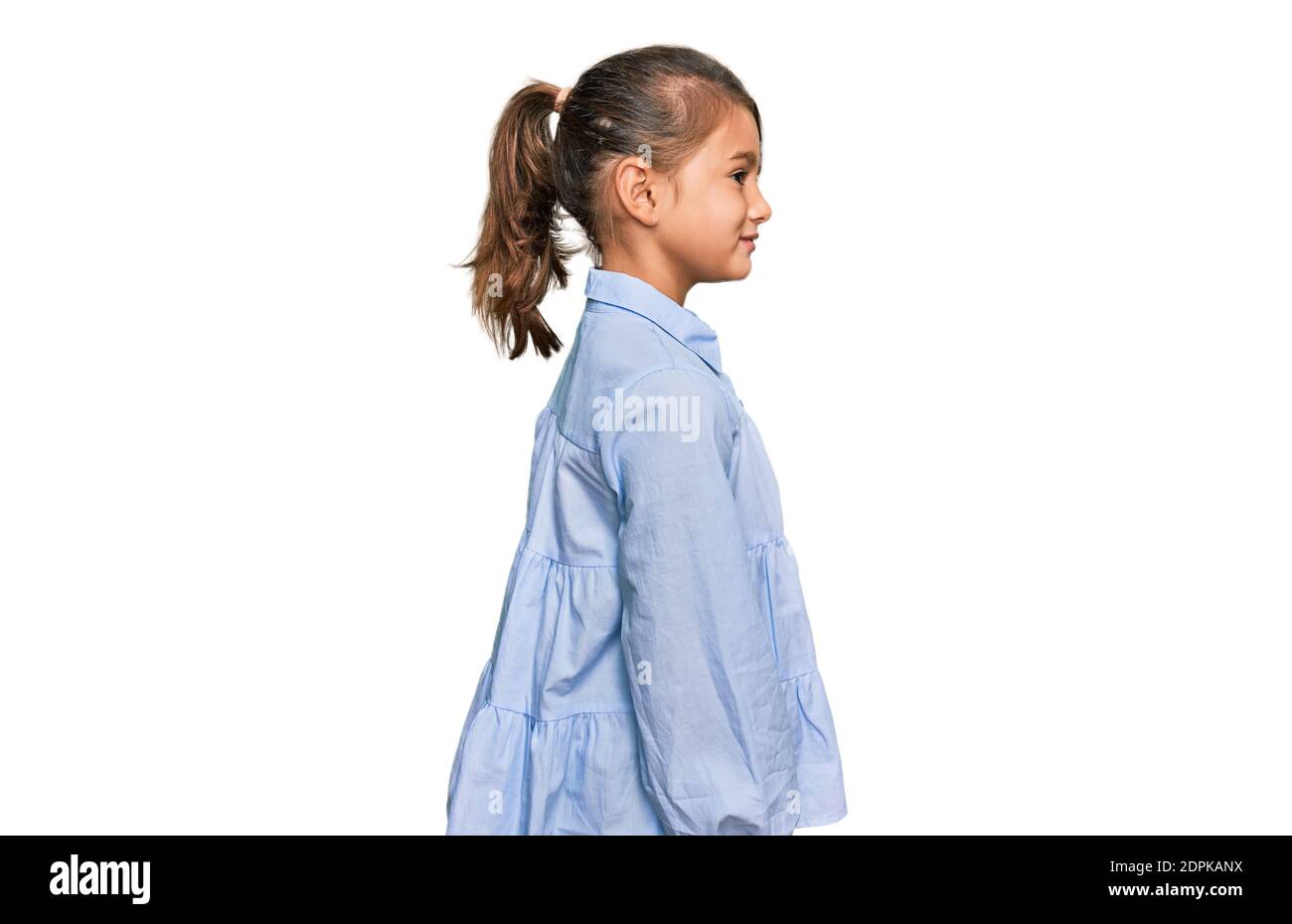 Petite Belle Fille Portant Des Vetements Decontractes Regardant A Cote Detendez Vous Profil Pose Avec Visage Naturel Avec Un Sourire Confiant Photo Stock Alamy Petite Belle Fille Portant Des Vetements Decontractes Regardant A Cote Detendez Vous Profil Pose Avec Visage Naturel Avec Un Sourire Confiant Photo Stock Alamy