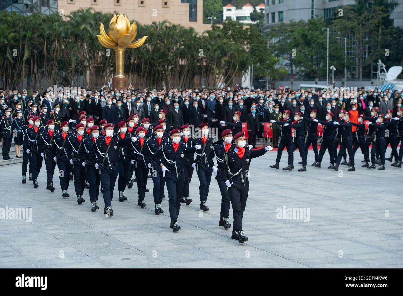 Macao, Chine. 20 décembre 2020. Une cérémonie marquant le 21ème anniversaire du retour de Macao à la mère patrie se tient sur la place du Lotus d'Or à Macao, dans le sud de la Chine, le 20 décembre 2020. Crédit: Cheong Kam Ka/Xinhua/Alay Live News Banque D'Images