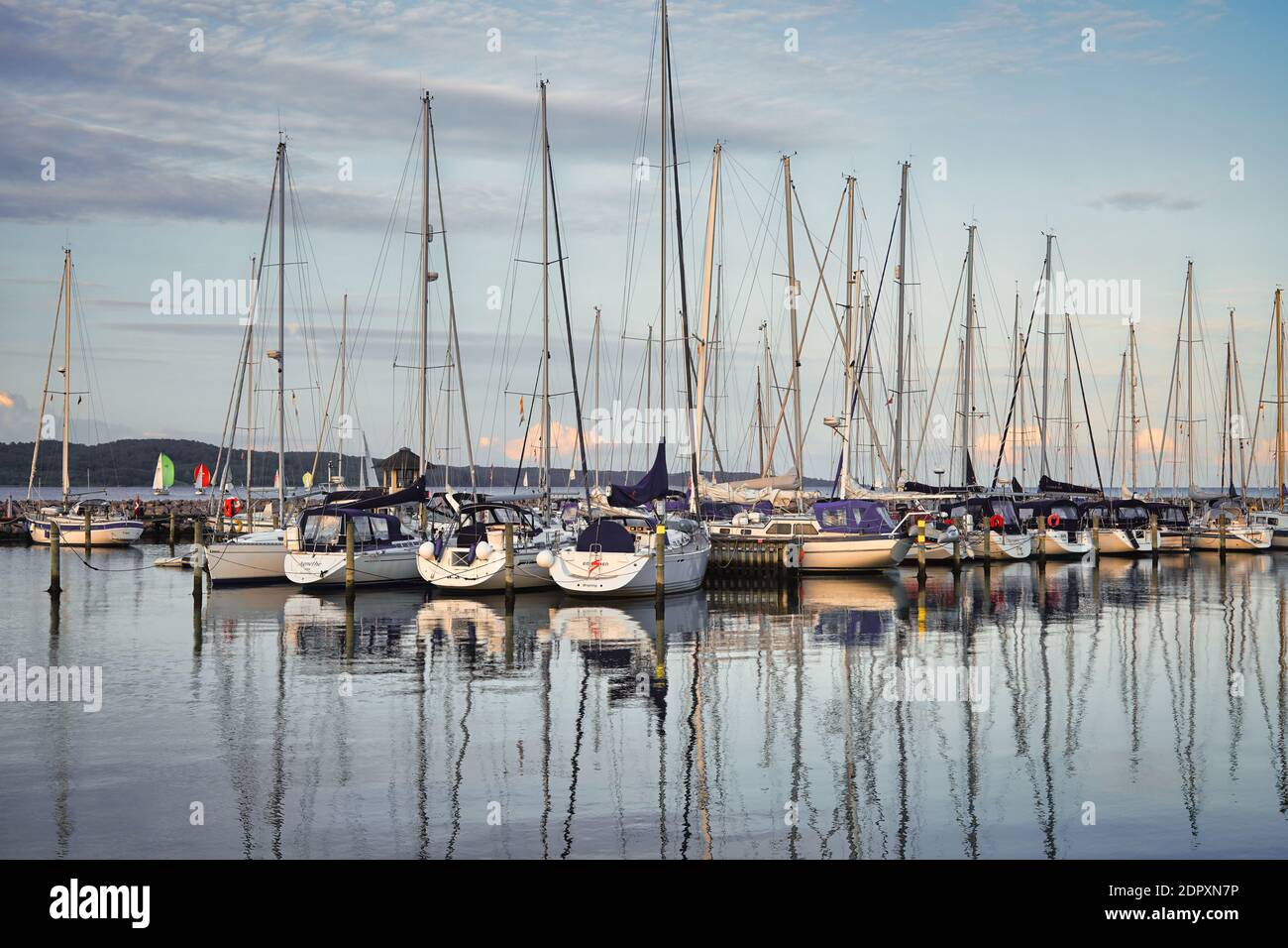 Brejning Marina, située le long de l'Inlet Vejle dans la région du sud du Danemark, sur la péninsule de Jutland, dans le sud-est du Danemark. Banque D'Images