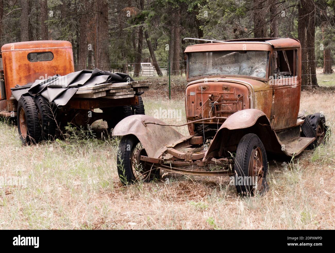 Un camion de ferme Ford 1932 modèle B rouillé sur un ranch à cheval dans la vallée de la Lune, Rock Creek, Montana. Banque D'Images