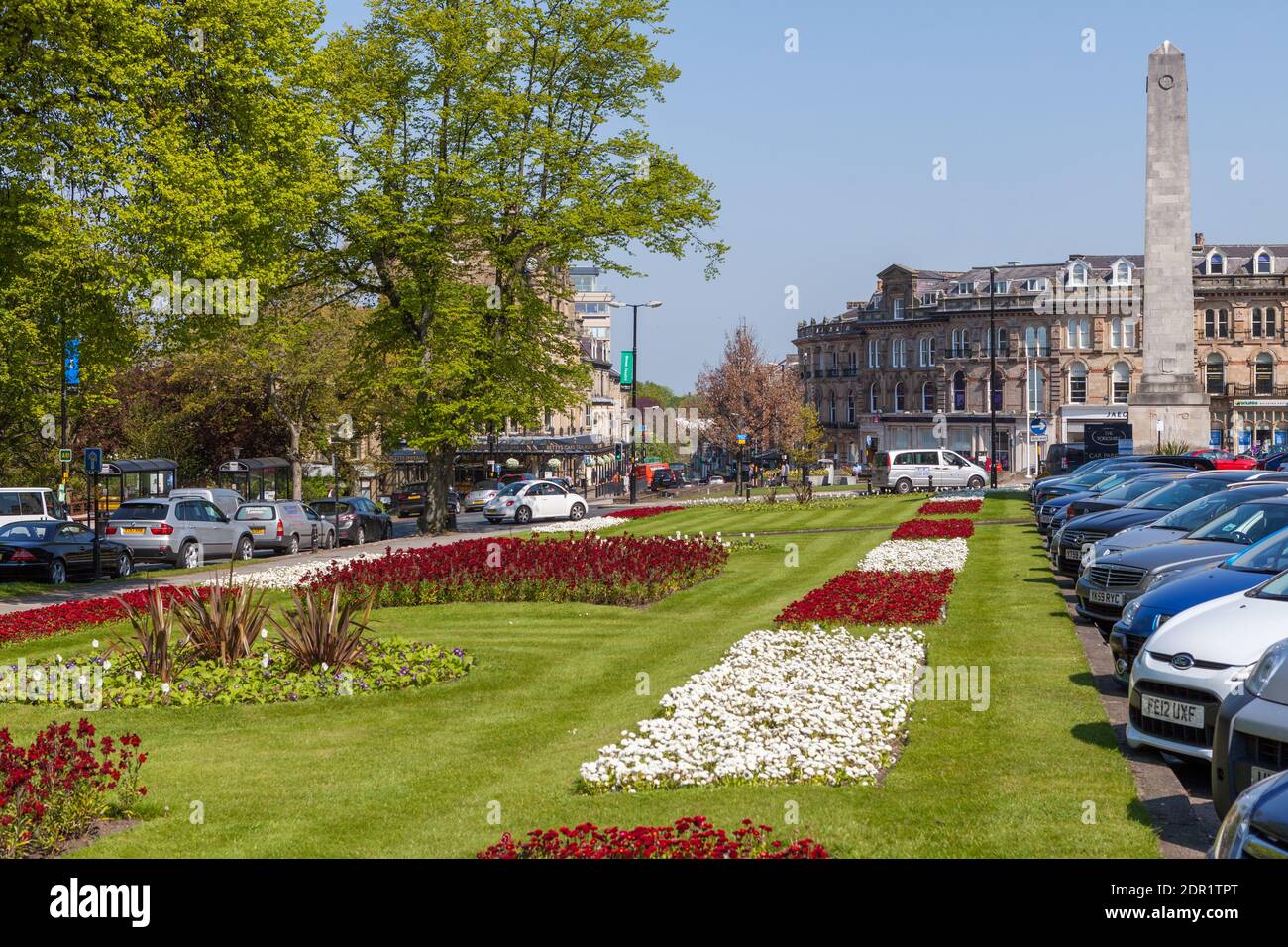 Lits de fleurs à Prospect Gardens, dans le centre de Harrogate, dans le North Yorkshire Banque D'Images