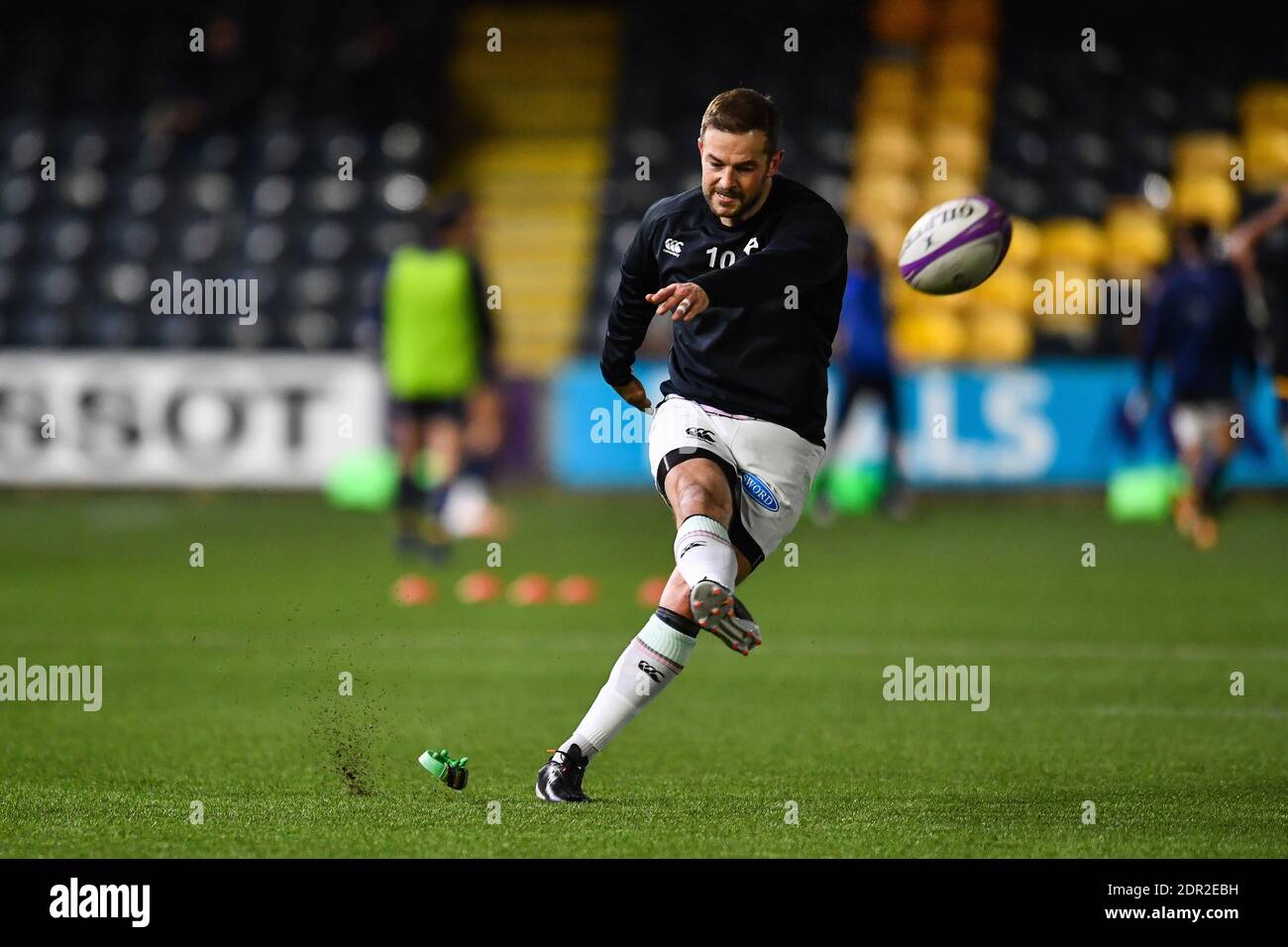 Stephen Myler d'Ospreys pendant l'échauffement avant le match Banque D'Images