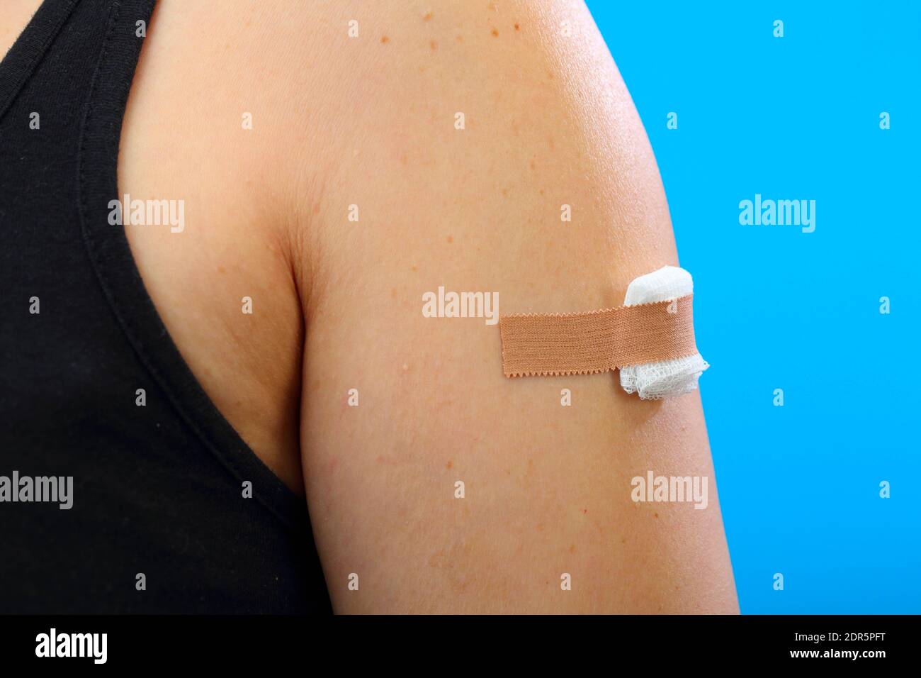 vaccination, patch sur l'épaule, Banque D'Images