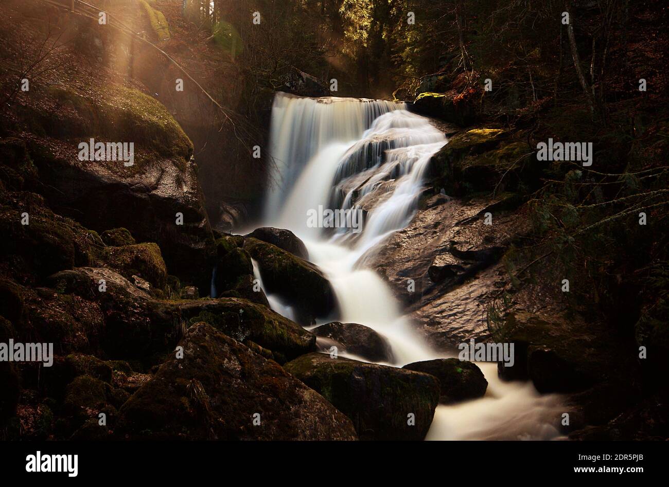 Cascade de Triberg en forêt noire au coucher du soleil, derniers rayons de soleil Banque D'Images