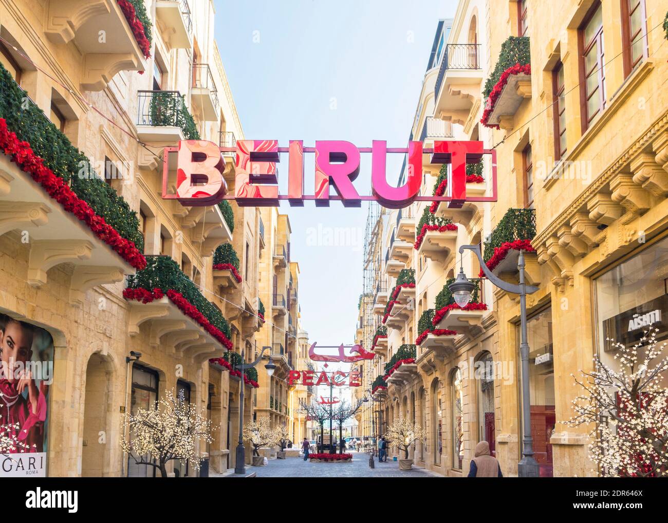 Panneaux de décoration, Beyrouth, paix et amour écrit en arabe, Noël et nouvel an décoration dans le centre-ville de Beyrouth, quartier central, Liban Banque D'Images