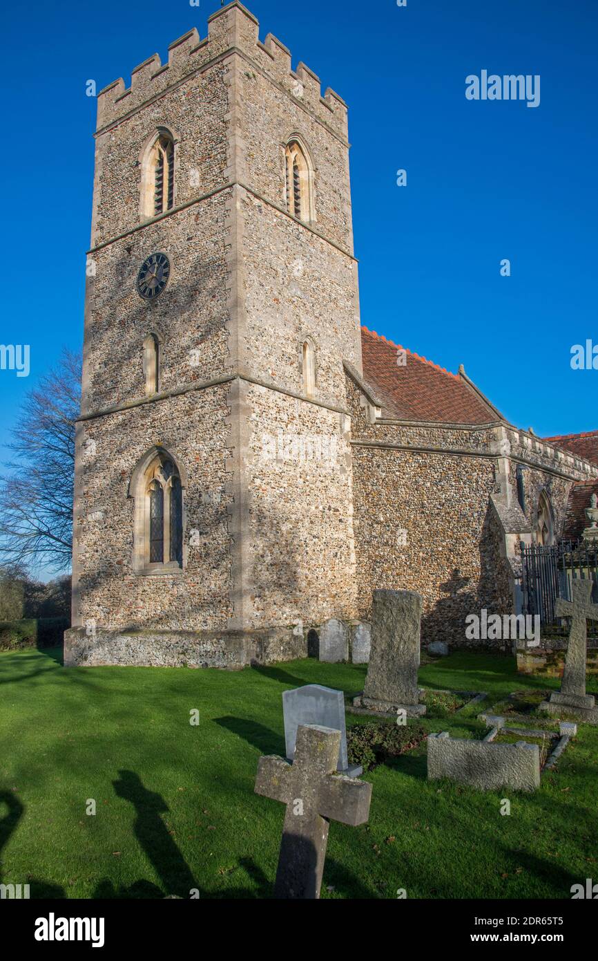 Tour d'horloge du XVe siècle et tombes Saint Marys Church Matching Église Essex Angleterre Banque D'Images