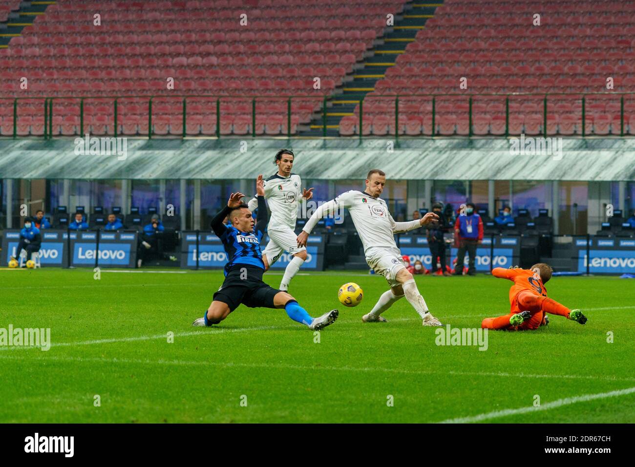 Milan, Italie. 20 décembre 2020. Lautaro Martinez du FC Internazionale Milano pendant le FC Internazionale vs Spezia Calcio, football italien série A match à milan, Italie, décembre 20 2020 crédit: Independent photo Agency/Alay Live News Banque D'Images