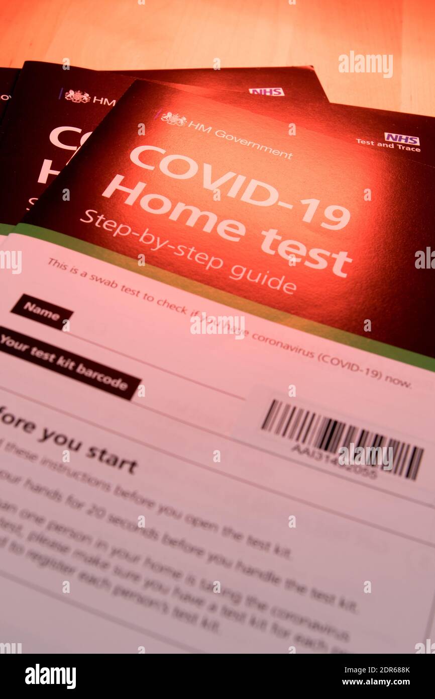 Le NHS guide pas à pas des tests à domicile pour Covid 19. Banque D'Images