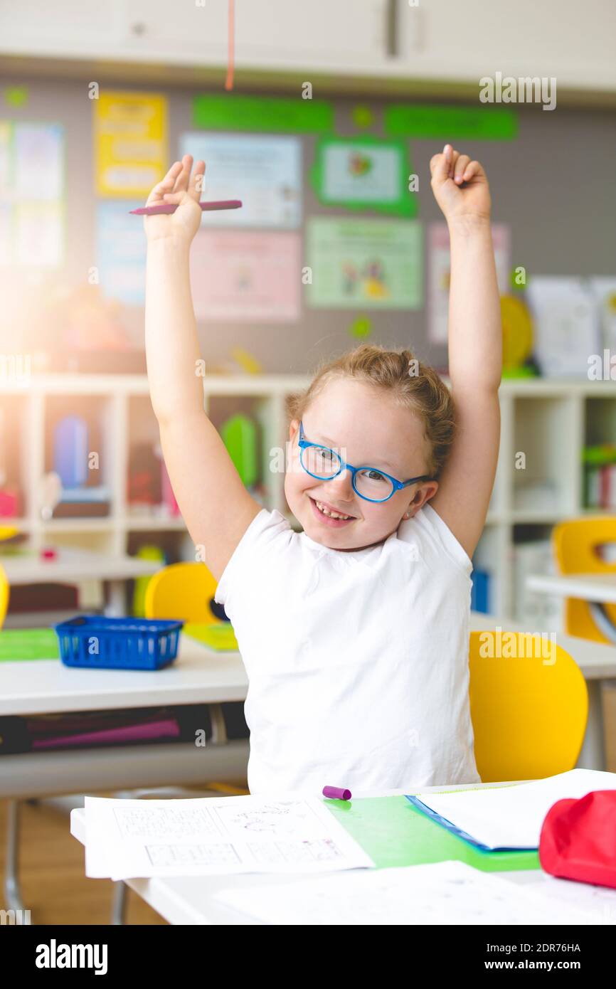 A L Ecole Bonne Eleve En Classe De Photo Stock Alamy