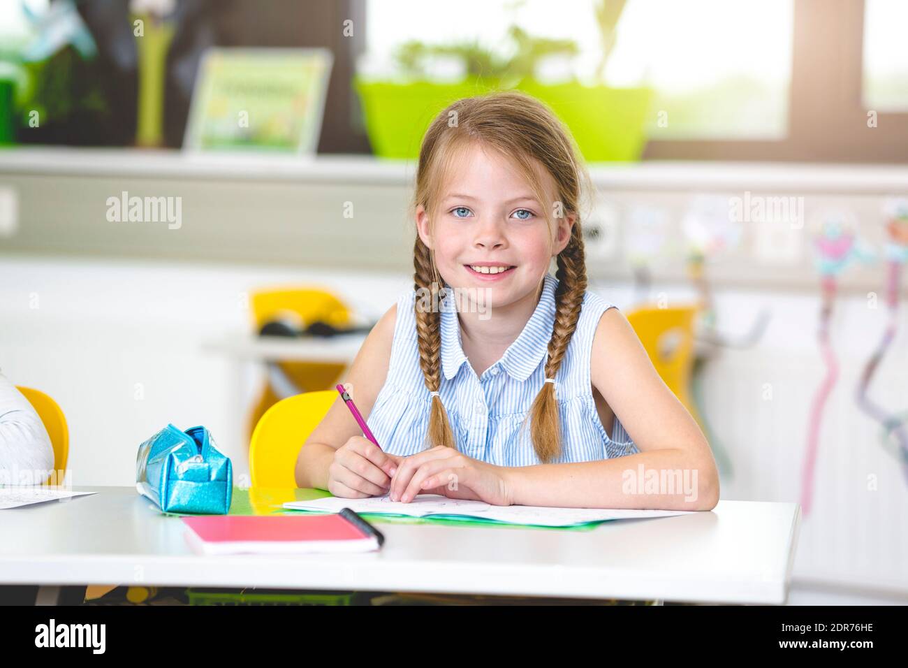 A L Ecole Bonne Eleve En Classe De Photo Stock Alamy