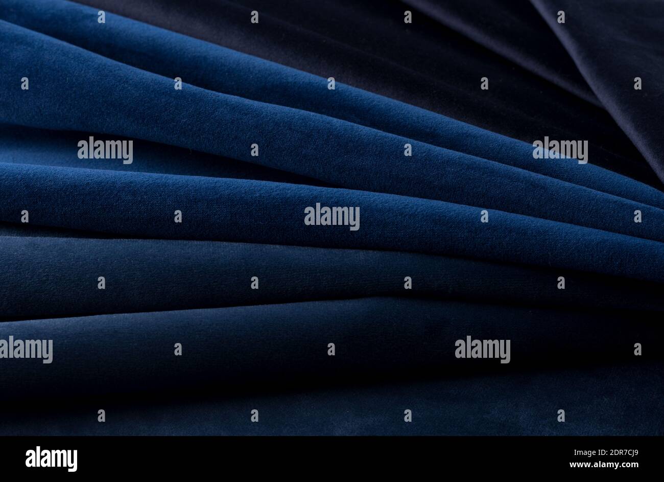 Velours bleu foncé. Arrière-plan de texture de tissu Banque D'Images