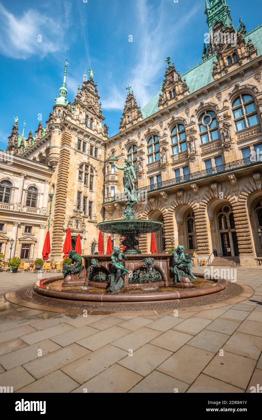 Statue Rathaus Hôtel de ville de Hambourg Banque D'Images