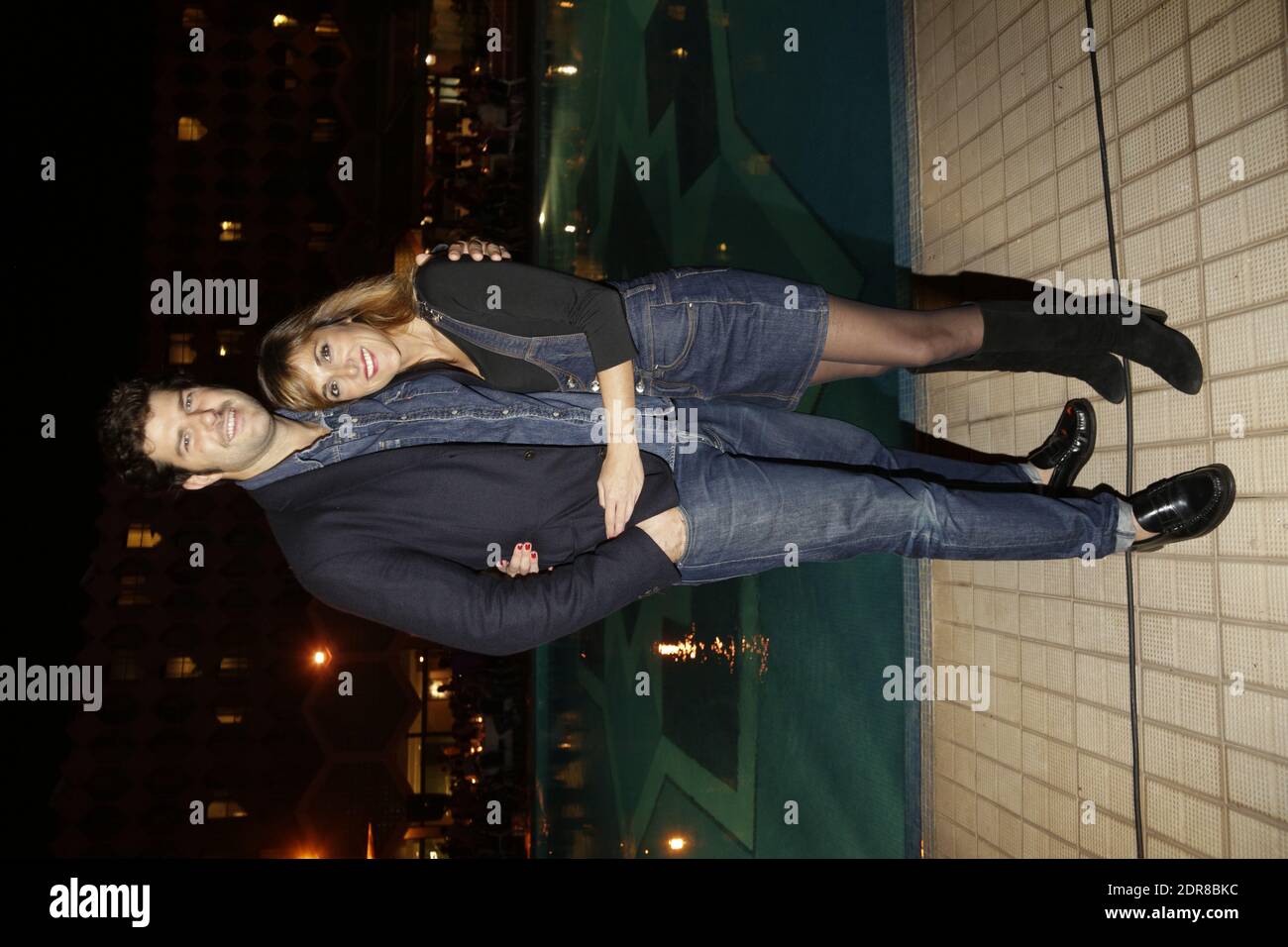 Exclusif - Victoria Bedos et son compagnon Olivier Barthelemy participant à la soirée de cloture du 15e 'Trophée Roses des Sables', pararain par Victoria Bedos, l'un des plus importants raides 100% fémin au monde dans le désert Marocain. Les antes ont participé à leur tour aux deux grandes causes du Trophée Roses des Sables : l'aide aux enfants marocains démunis via l'association enfants du désert et la sensibilisation à la prévention du dépistage prépuce du cancer du sein via Rose et l'association cancer du sein en octobre. Marrakech, le 17 octobre 2015. Photo de Jérôme Banque D'Images