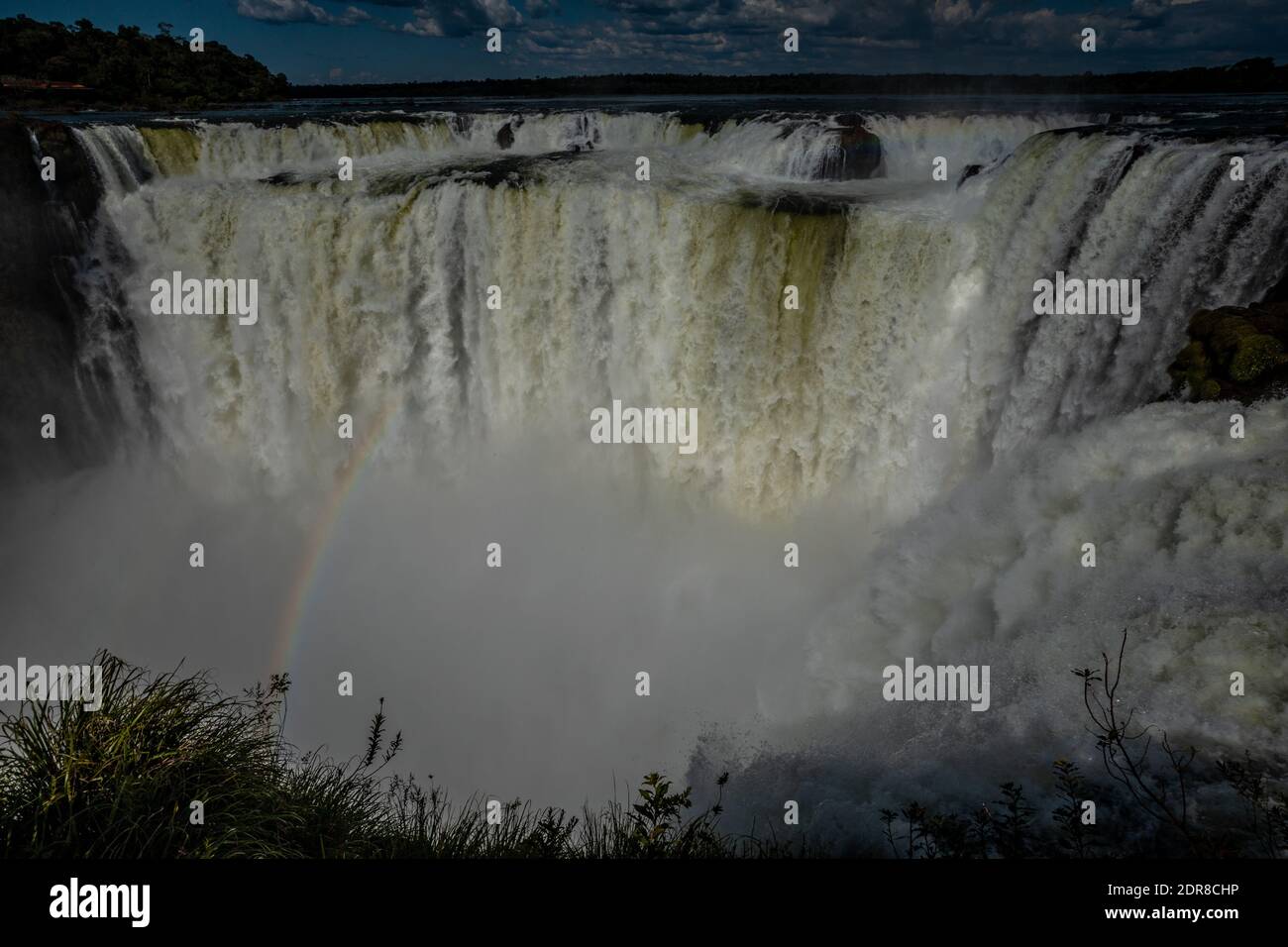 La gorge du Devils à Iguazu tombe du côté de l'Argentine Banque D'Images