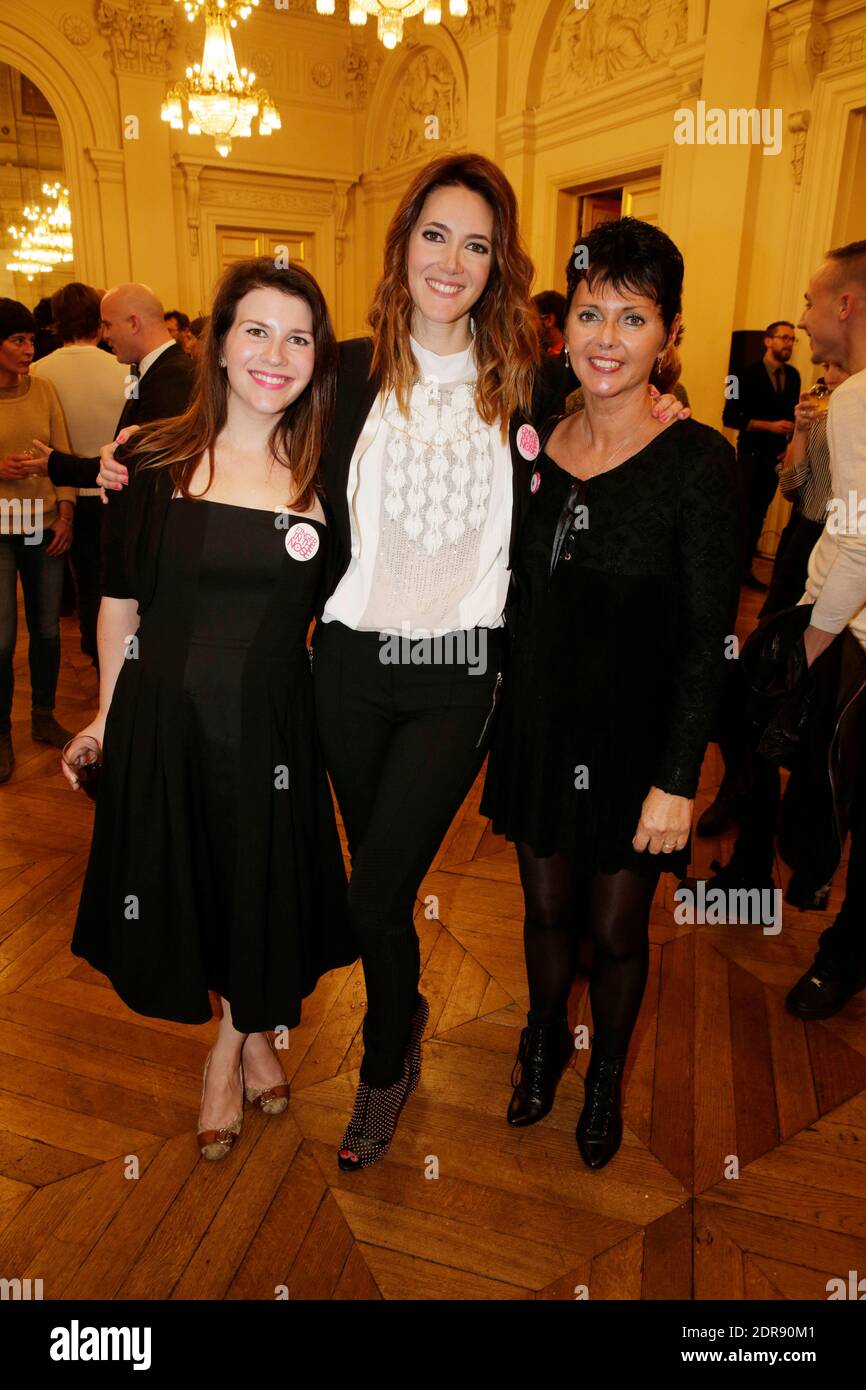 Sandra Lou, avec sa soeur et sa simple assistance à la soirée de progrès du livre 'Finger in the Nose' par Sandra Lou pour lutter contre le cancer chez les enfants, au Palais Brongniart a Paris, France le 2 novembre 2015. Photo de Jerome Domine/ABACAPRESS.COM Banque D'Images