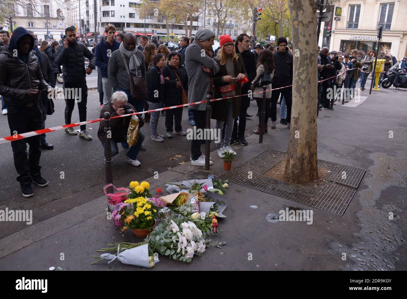 Le lendemain : sites des fusillades terroristes dans les restaurants de la rue de la Fontaine au Roi à Paris, France le 14 novembre 2015. Photo de Henri Szwarc/ABACAPRESS.COM Banque D'Images