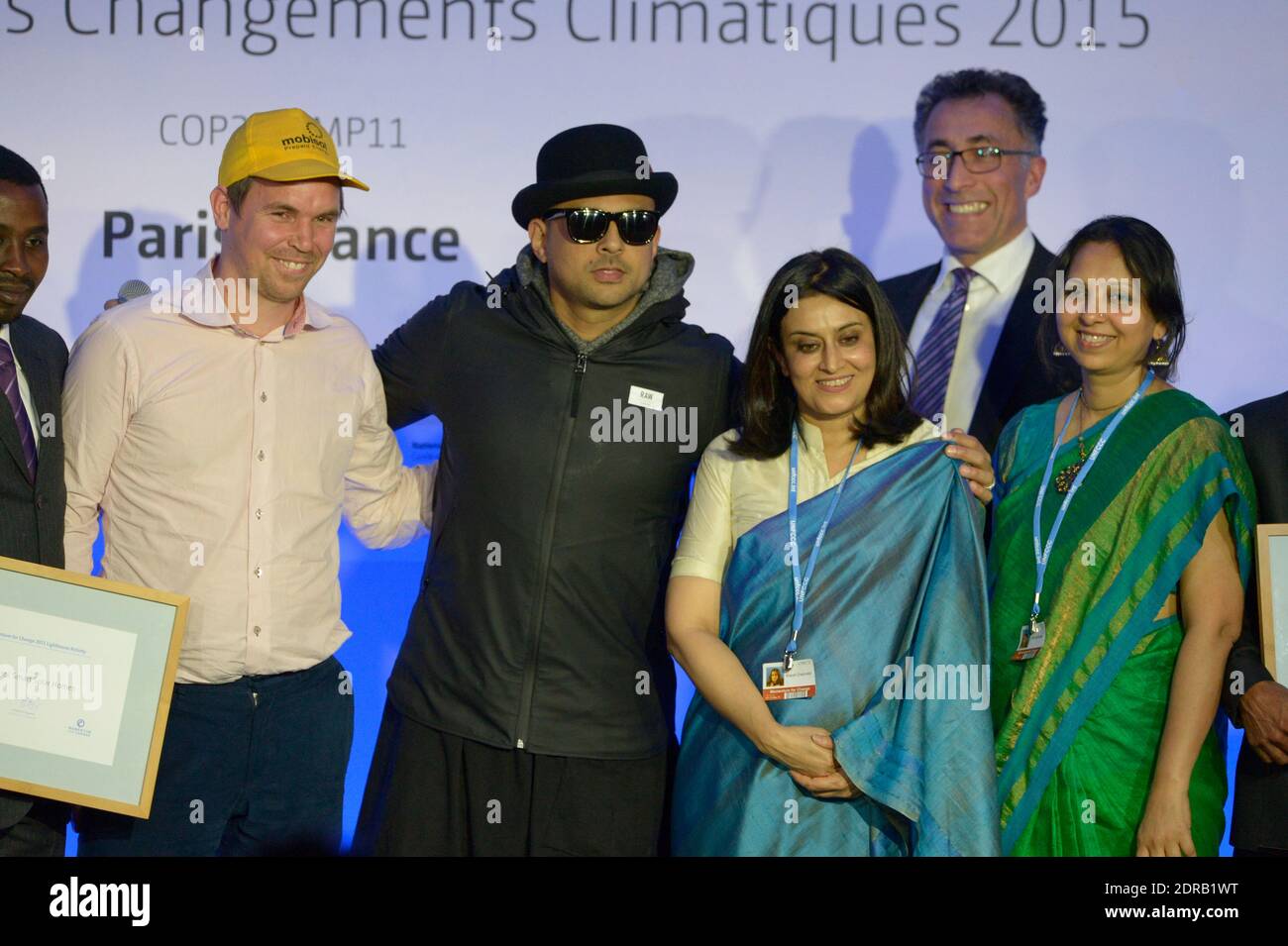 Sean Paul pose avec les lauréats 2015 des Prix des Nations Unies pour la solution climatique au Centre de conférences de la Conférence COP21 des Nations Unies sur les changements climatiques, le 10 décembre 2015, au Parc des Expositions, le Bourget, près de Paris, France. Photo de Henri Szwarc/ABACAPRESS.COM Banque D'Images