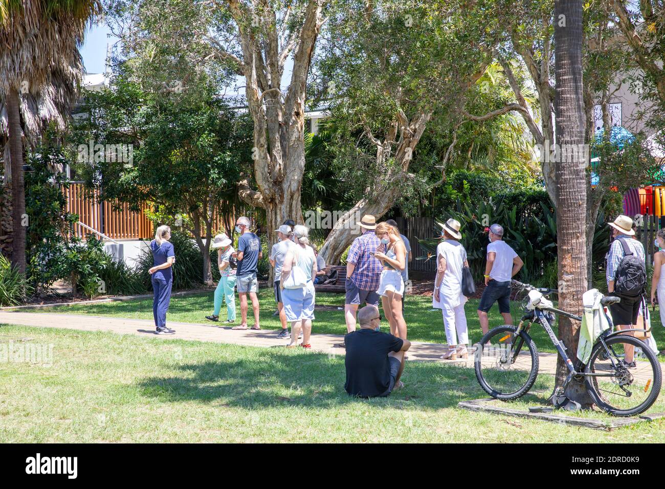 Avalon Beach Sydney, un test Covid 19 effectué pour des personnes se trouvait dans une file d'attente à la suite d'une éclosion à Avalon RSL et au club de bowling Avalon de Sydney, en Australie Banque D'Images