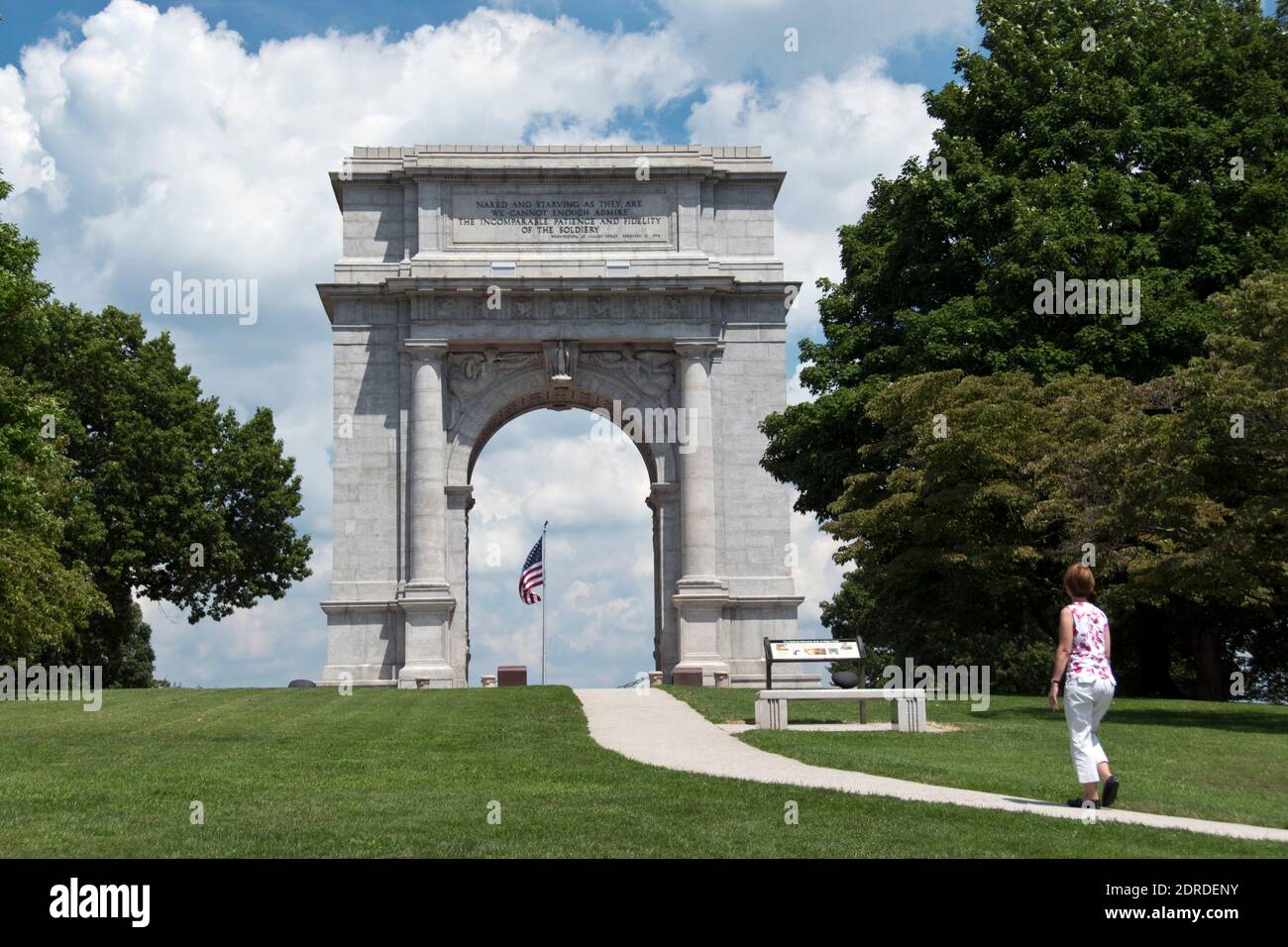 Le NAT. Memorial Arch dédiée aux officiers et soldats de l'Armée continentale 1777-1778" au parc historique national de Valley Forge, Pennsylvanie. Banque D'Images