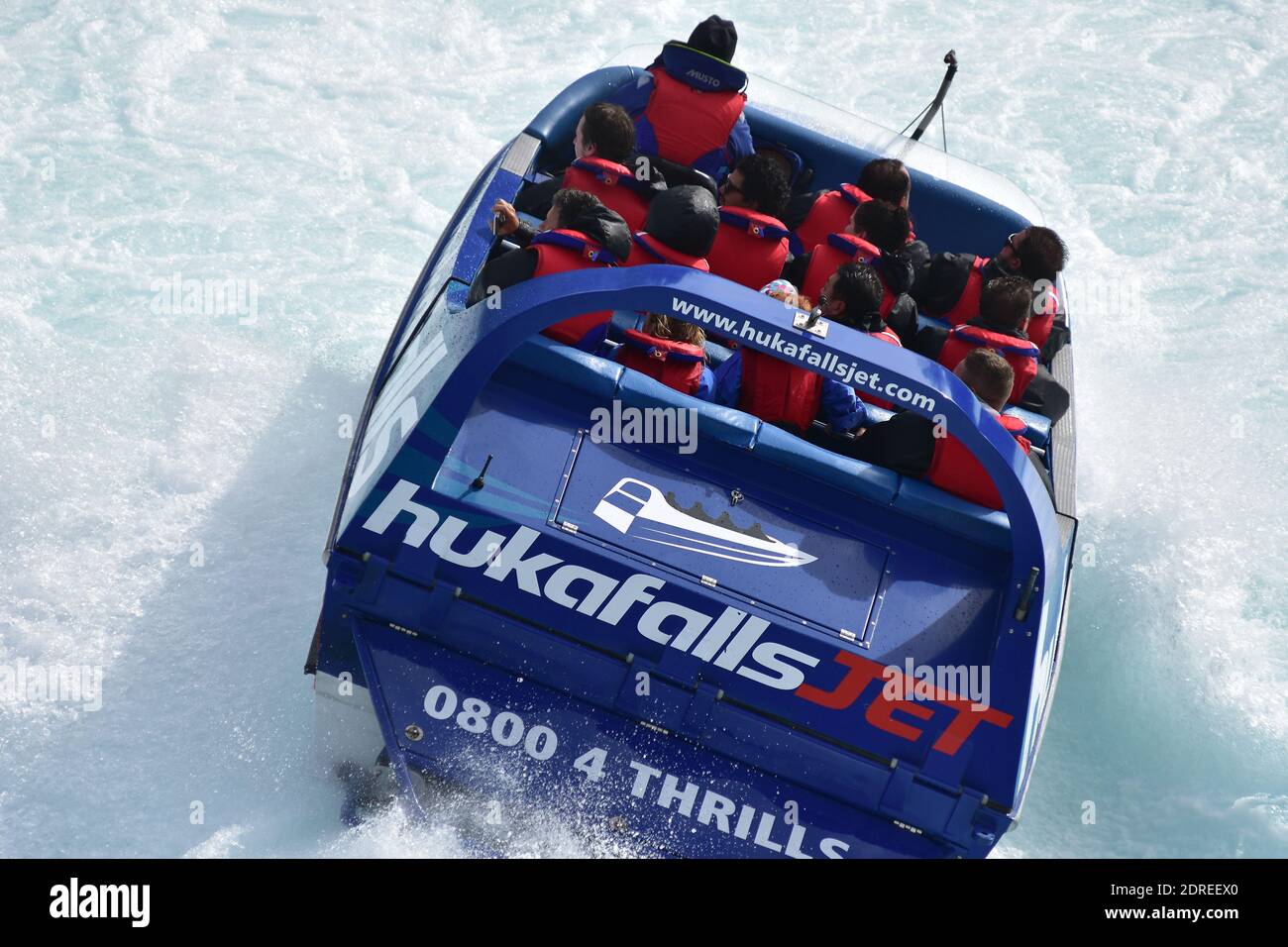 Détail de Stern de bateau à jet touristique des chutes Huka sur l'eau blanche. Banque D'Images