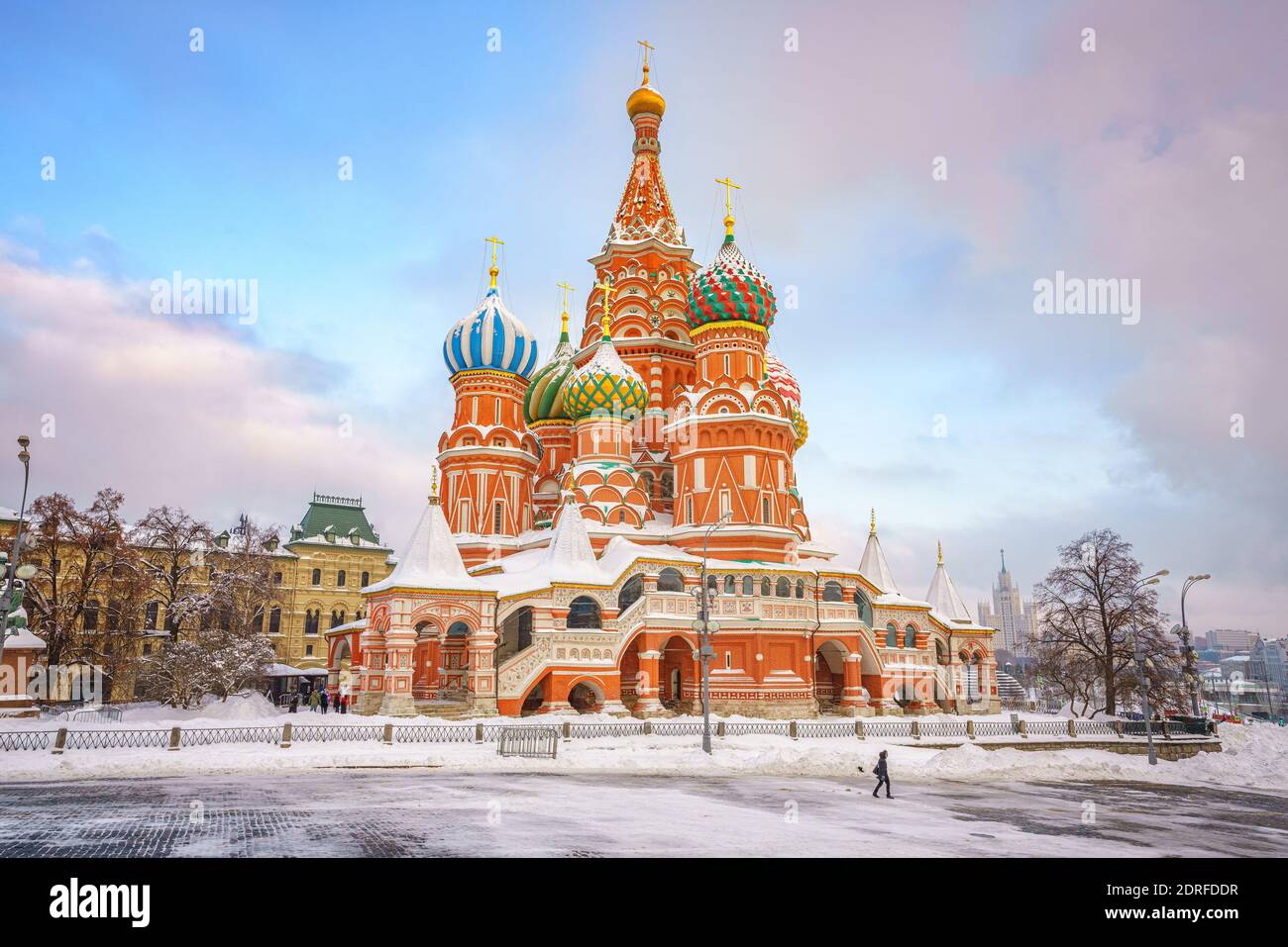 Vue sur la cathédrale Saint-Basile à Moscou en hiver, Russie Banque D'Images