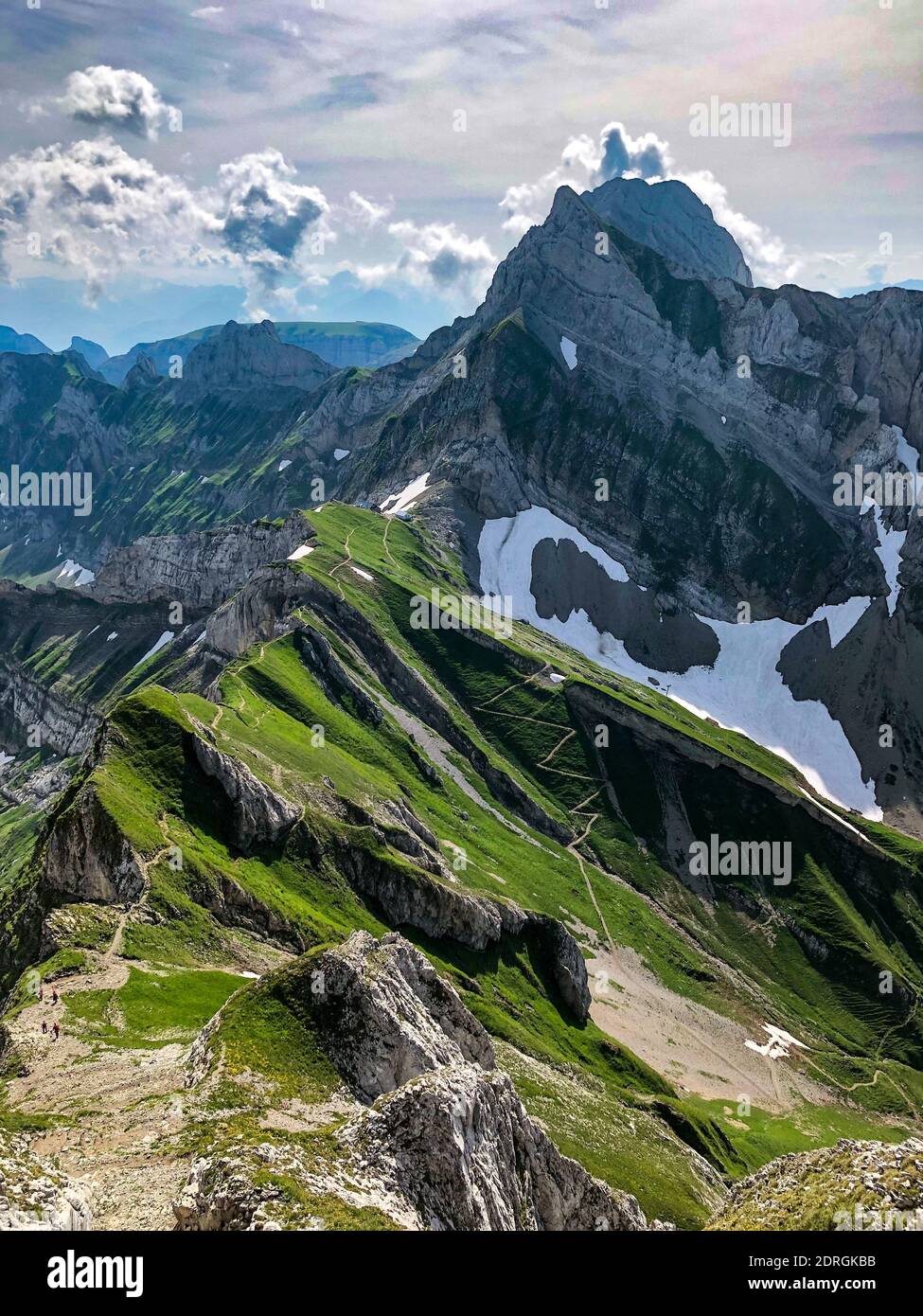Vue panoramique des montagnes contre le ciel Banque D'Images