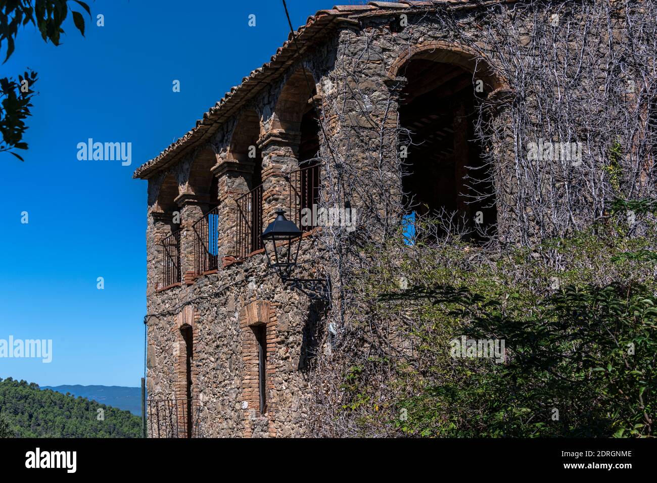 Ferme abandonnée ou masia dans le vieux village de Rocafort, comté de Bages, Catalogne, Espagne. Banque D'Images