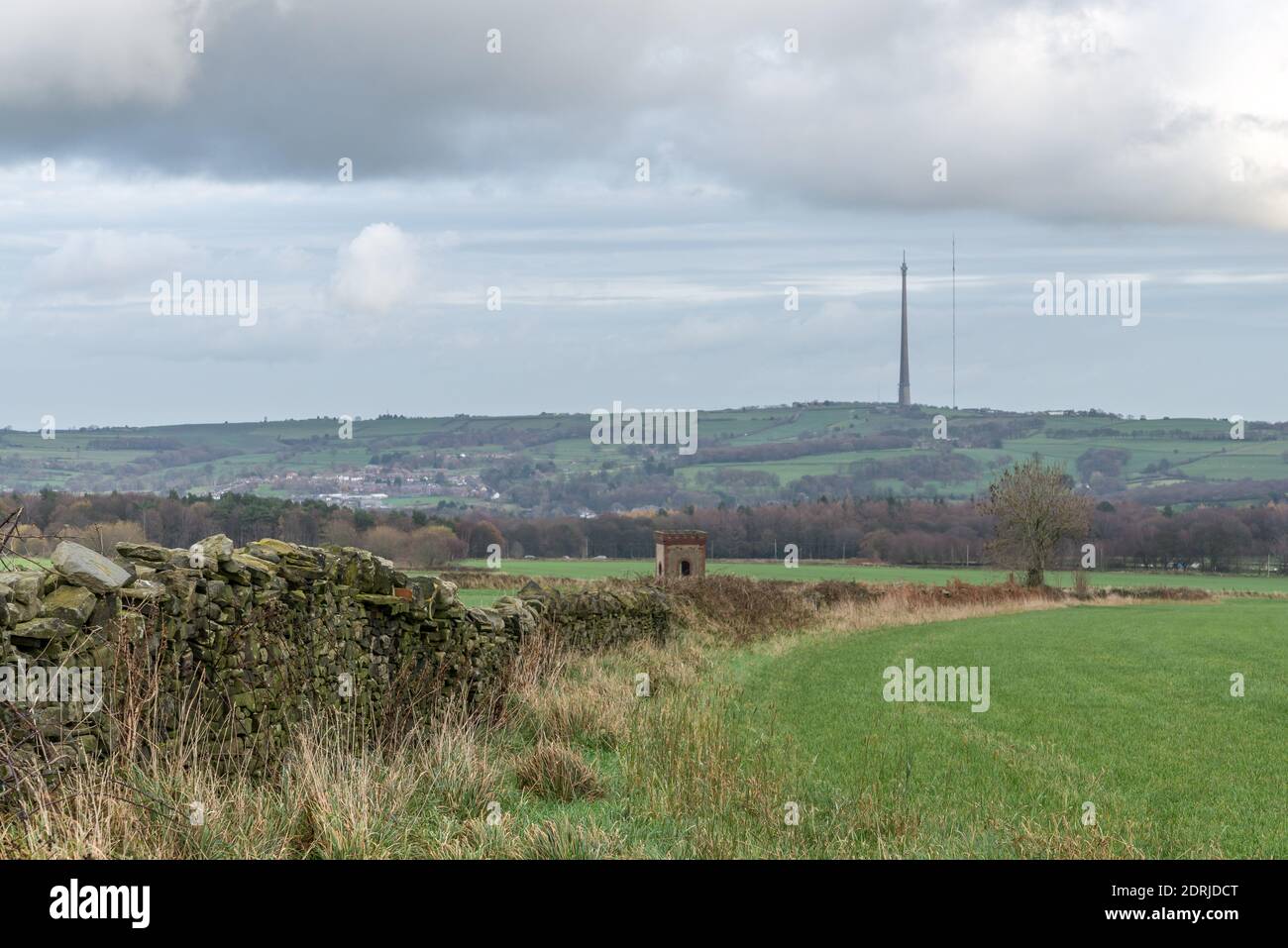 Mât de télévision et mât temporaire Emley Moor, Emley Moor, Huddersfield, West Yorkshire, Angleterre, Royaume-Uni Banque D'Images