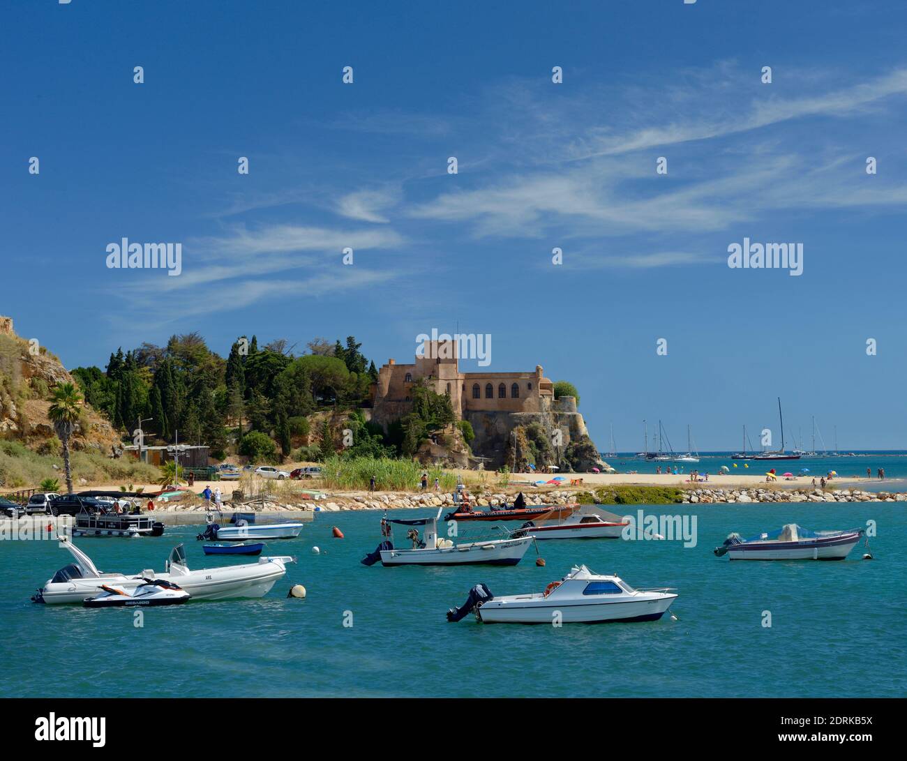 Le Portugal, l'Algarve, Ferragudo, la Forte Sao Joao sur l'Arade estuary Banque D'Images