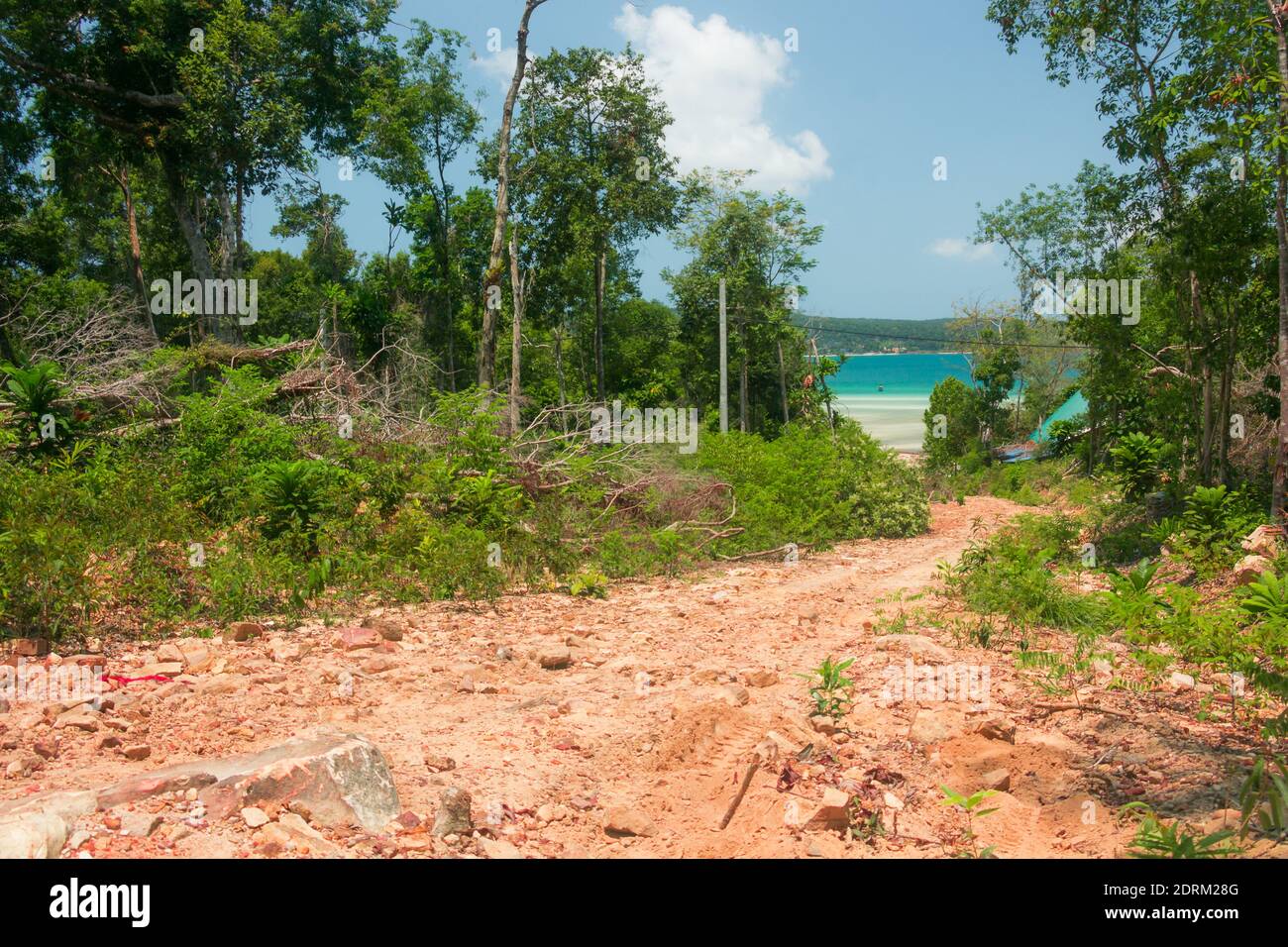 Un sentier de randonnée à Koh Rong Samloem, dans la baie de Saracen Banque D'Images