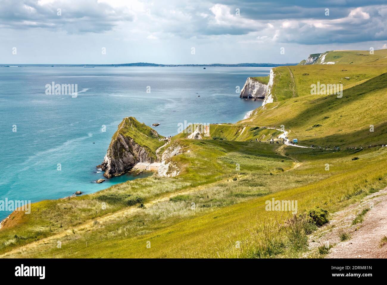 Côte du Dorset sur le chemin entre la crique de Lulworth et Durdle Door. Banque D'Images