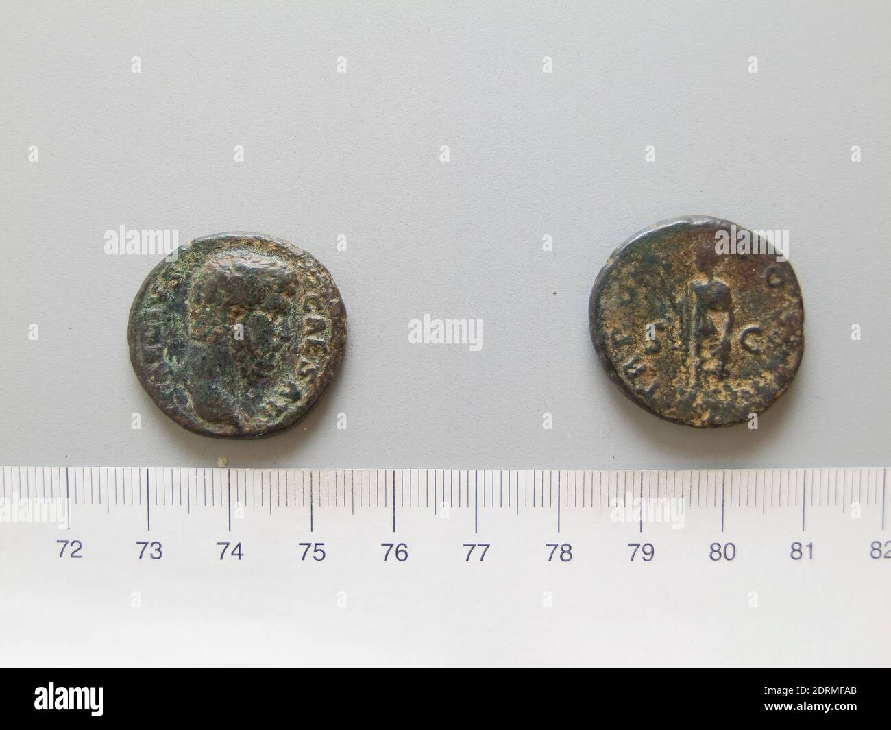 Souverain: Hadrien, empereur de Rome, A.D. 76–138, dirigé de 117–38, Mint: Rome, Honorand: Lucius Aelius César, A.D. 101–138, dirigé de 136–38, Dupondius d'Hadrien, empereur de Rome de Rome, 137, Orichalcum, 11.68 g, 6:00, 26.7 mm, fabriqué à Rome, Italie, A.D. Numistics, 2nd Century Banque D'Images