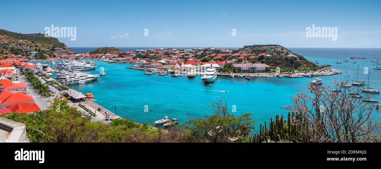 Vue panoramique sur le port de Gustavia, Saint-Barthélemy. Banque D'Images