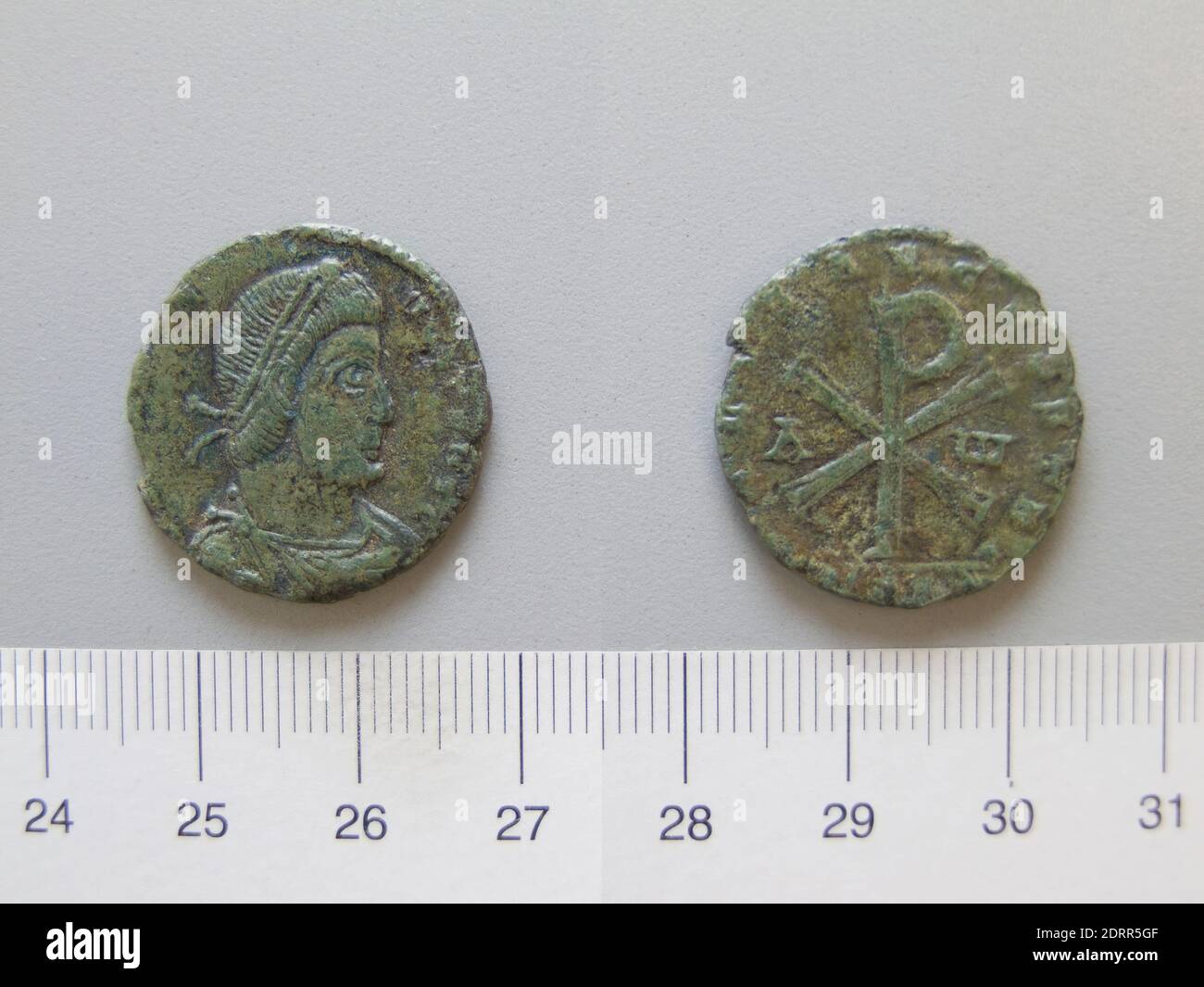 Règle: Constantius Gallus, César 351-354, 1 Nummus de Constantius Gallus, César 351 354, 351–54, bronze Argentifère, 5.42 g, 5:00, 23.1 mm, fabriqué en Empire romain, romain, 4e siècle, numismatique Banque D'Images