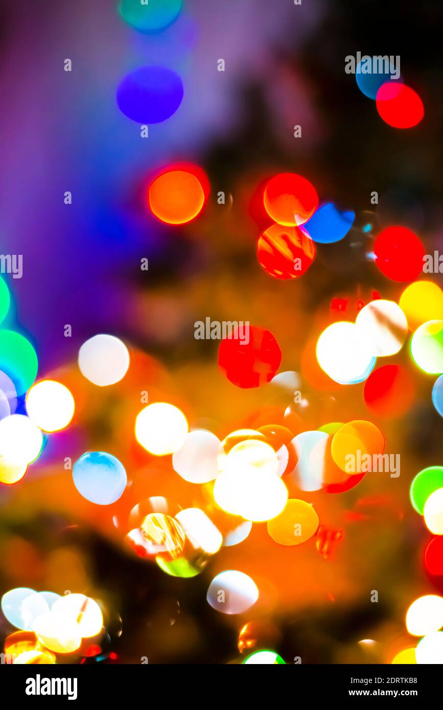 Élégante bordure festive pour le texte d'annonce d'invitation avec bokeh. Lanternes défocacées pour les vacances et Félicitations. Banque D'Images