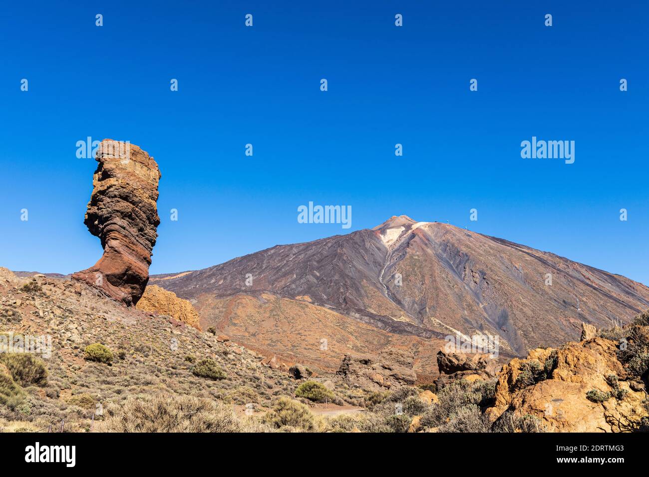 Roque Cinchado et le volcan du Mont Teide et le ciel bleu dans la scène du parc national de Las Cañadas del Teide à partir de 1000pts note Tenerife, îles Canaries, Espagne Banque D'Images