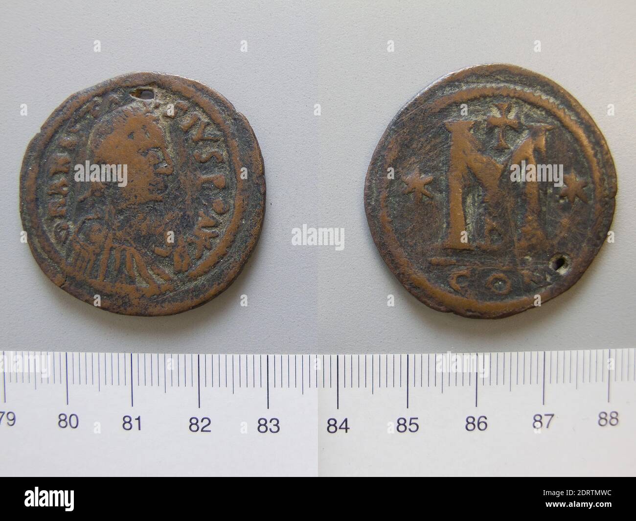 Règle: Anastasius I, empereur byzantin, ca. 430–518, gouvernée 491–518, menthe: Constantinople, Follis (40 Nummi) d'Anastasius I de Constantinople, 508–18, cuivre, 18.23 g, 6:00, 34.5 mm, fait à Constantinople, byzantin, 6e siècle A.D., numismatique Banque D'Images