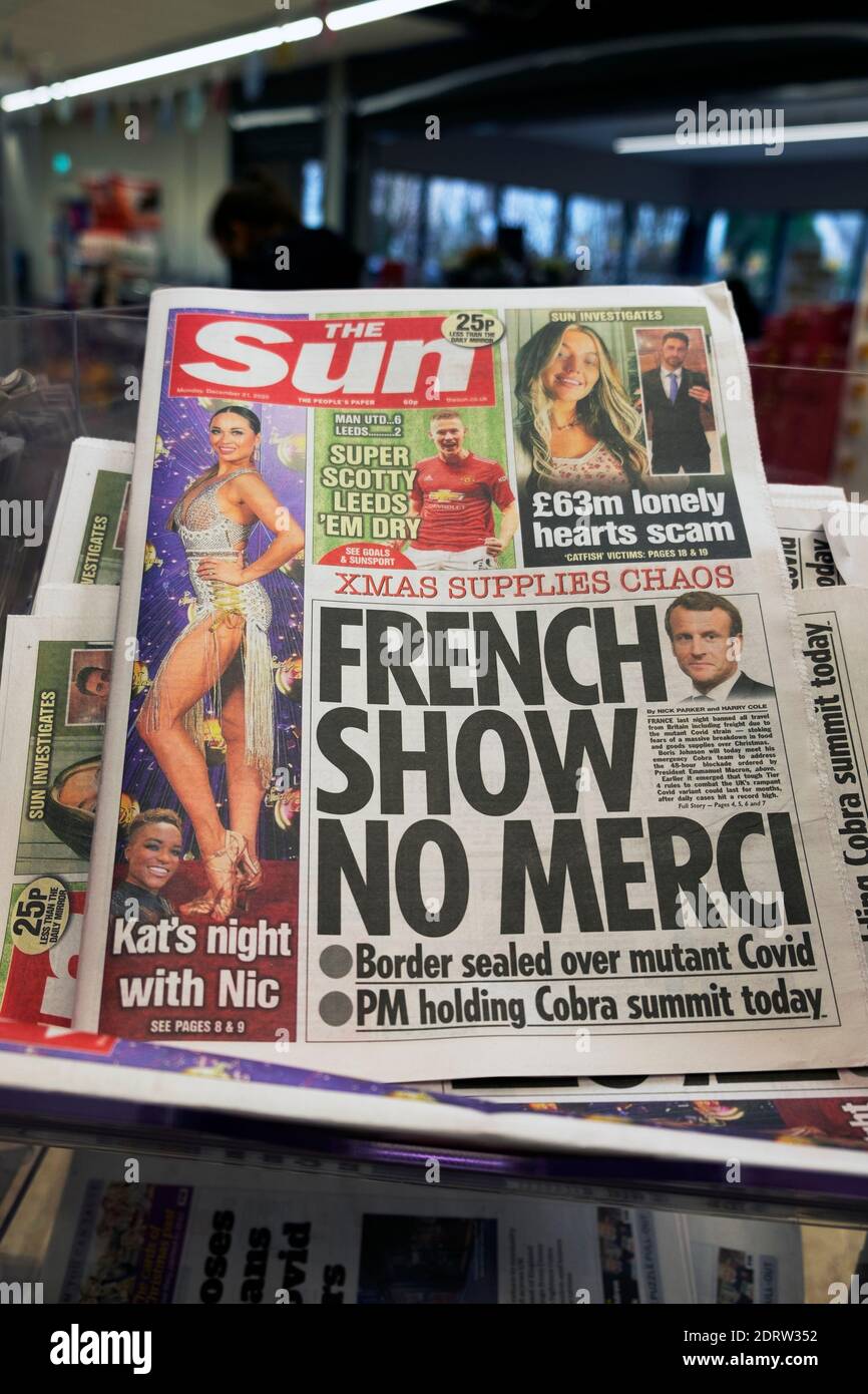Le titre de la première page du journal Sun Tabloïd le 31 décembre 2020 'French Show No Merci' en réponse à la fermeture de la frontière Et Covid 19 variante Londres Royaume-Uni Banque D'Images