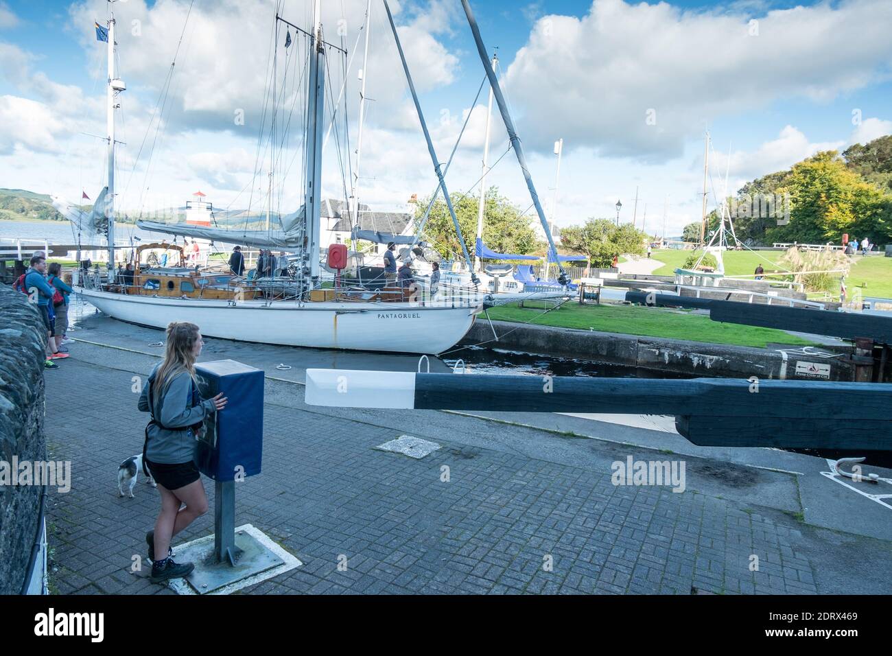 SY Pantagruel se verrouillant dans le canal de Crinan Banque D'Images