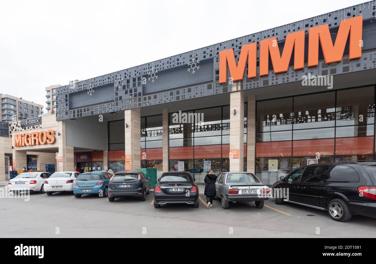 Ankara / Turquie - le 20 décembre 2020, la chaîne alimentaire de détail de Migros est l'une des plus grandes chaînes de supermarchés de Turquie. Banque D'Images