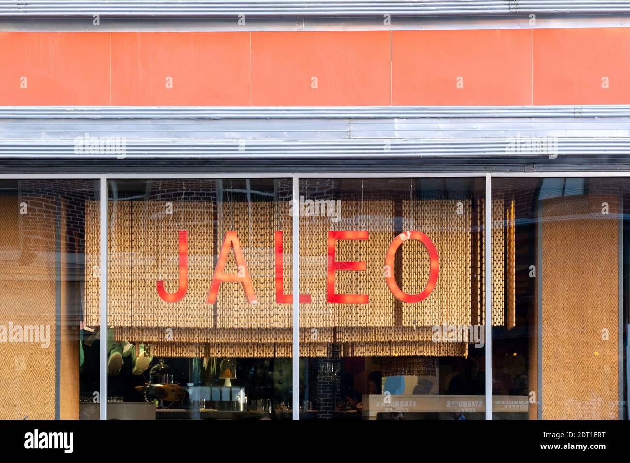 Washington, D.C., États-Unis - 12 janvier 2020 : Fermer l'enseigne du restaurant Jaleo. Jaleo est un restaurant de tapas espagnoles. Banque D'Images