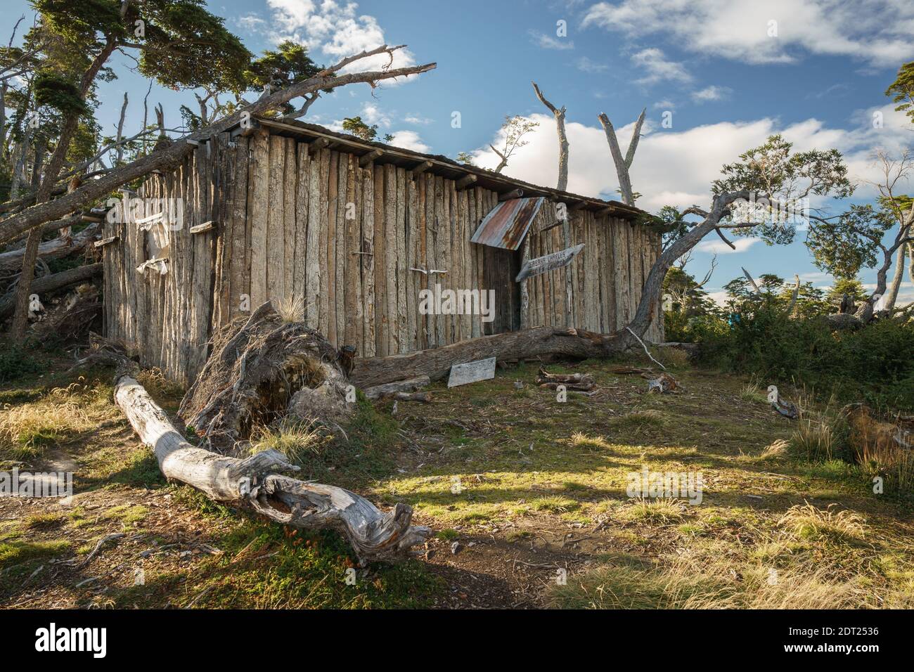 Refugio Charles à la fin de la randonnée la plus méridionale du monde - extension de Dientes de Navarino à Lago Windhond, Isla Navarino, Chili Banque D'Images