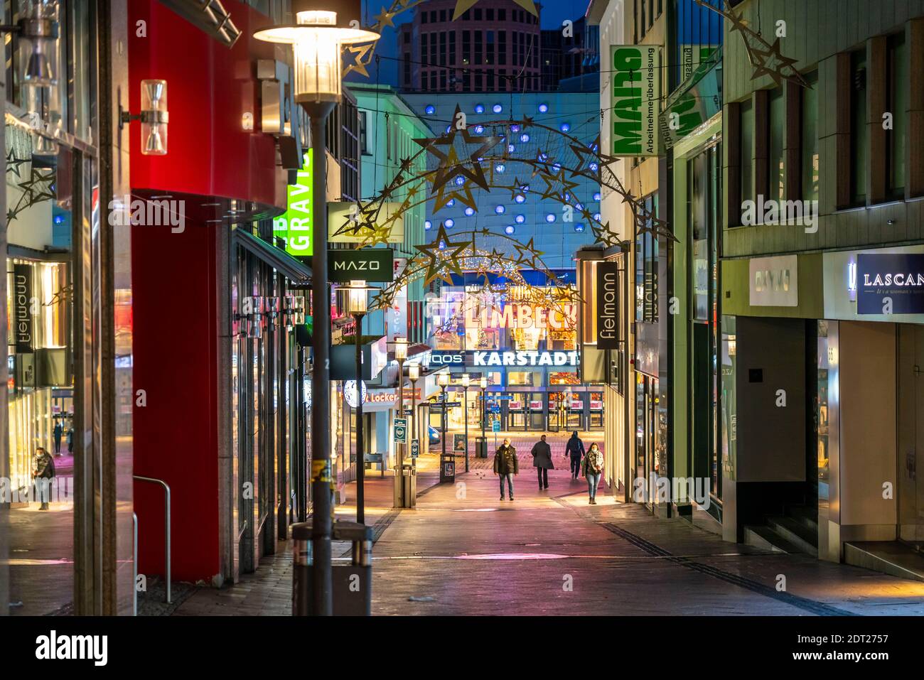 Noël bloqué dans la crise de Corona, rue commerçante vide, magasins fermés, presque tous les passants, Limbecker Strasse, Essen, NRW, Allemagne, Banque D'Images