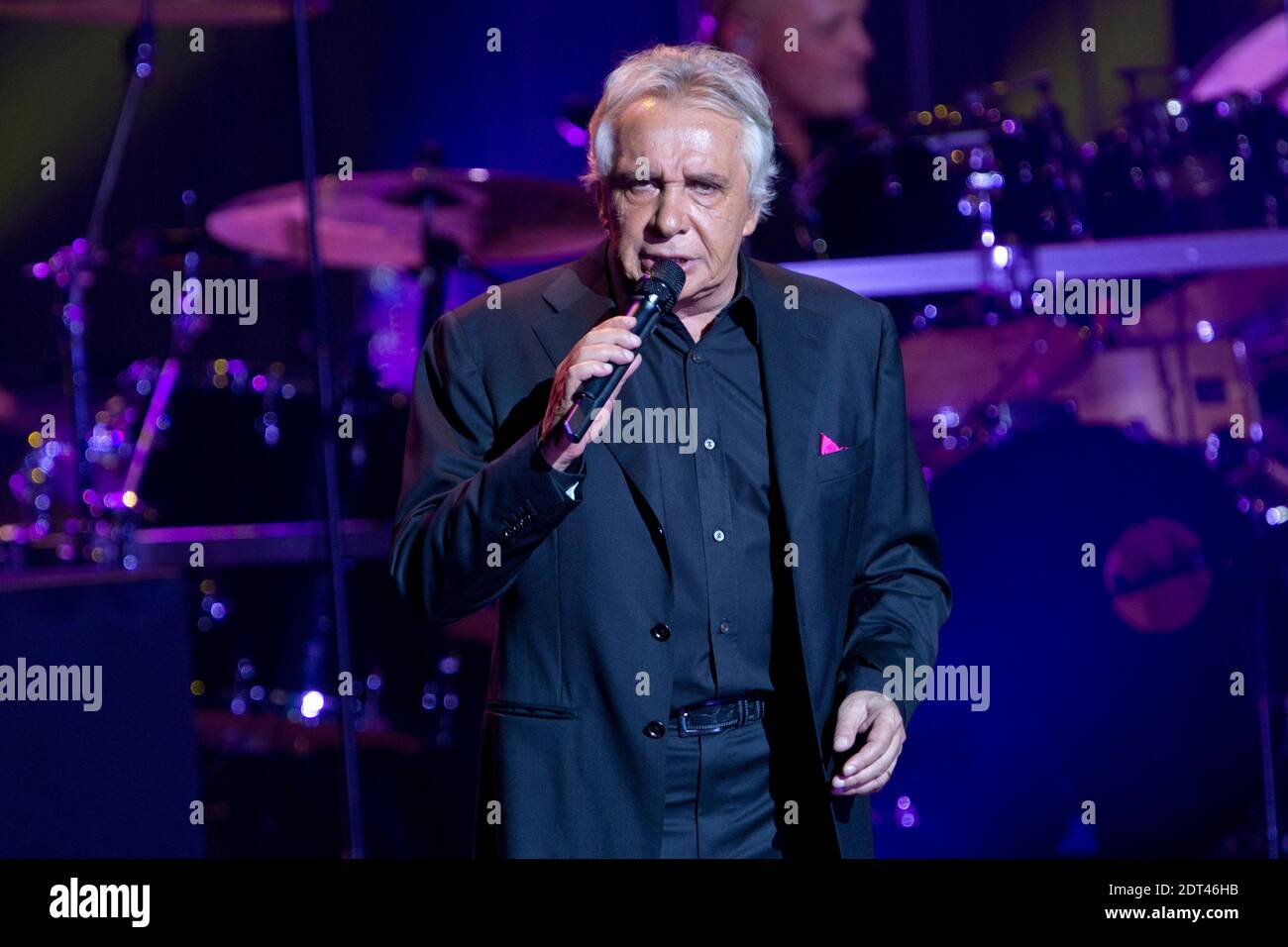Le chanteur français Michel Sardou se produit au Palais Nikaia à Nice, dans le sud de la France, le 05 mai 2011. Photo de Syspeo.R/ABACAPRESS.COM Banque D'Images