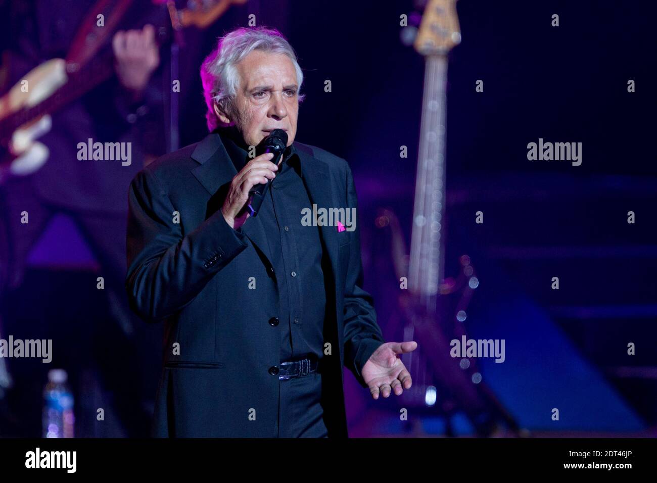 Le chanteur français Michel Sardou se produit au Palais Nikaia à Nice, dans le sud de la France, le 05 mai 2011. Photo de Syspeo.R/ABACAPRESS.COM Banque D'Images