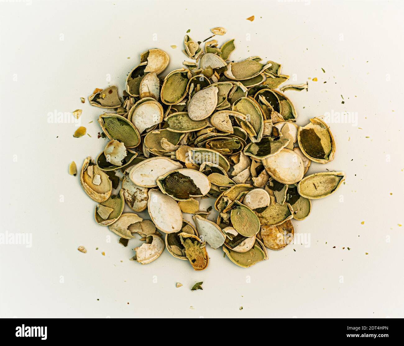 husk de graines de citrouille, sur blanc Banque D'Images