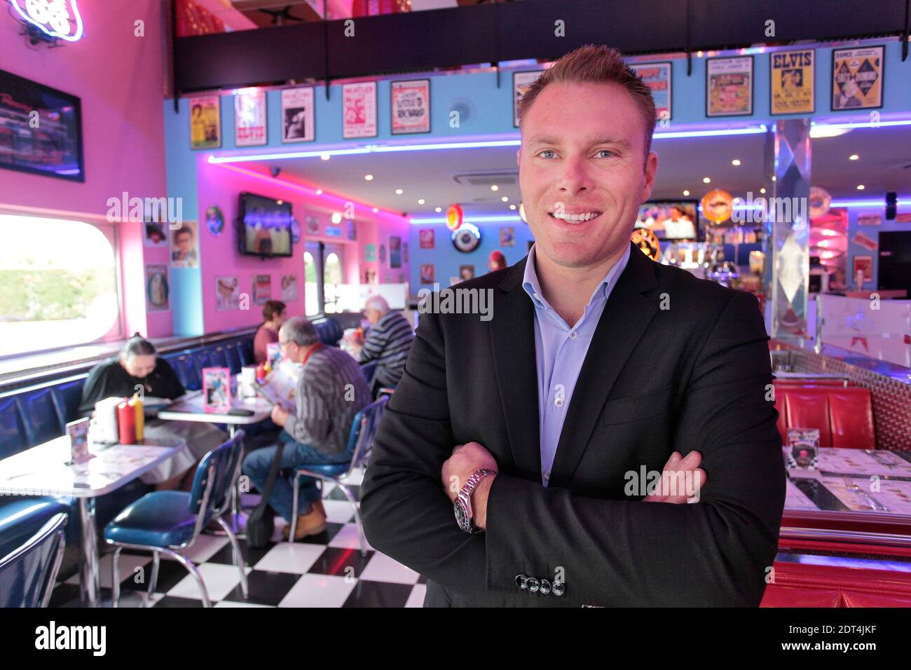 Rodolphe Wallgren, fondateur et PDG de la chaîne de franchise de restaurants Memphis Coffee, un concept inspiré des dîners américains des années 50, pose dans l'un de ses restaurants à Nîmes, dans le sud de la France, le 14 janvier 2014. Wallgren sera invité à l'émission de la chaîne de télévision française M6, « Patron Incognito », à l'antenne le 29 janvier. Photo de Pascal Parrot/ABACAPRESS.COM Banque D'Images