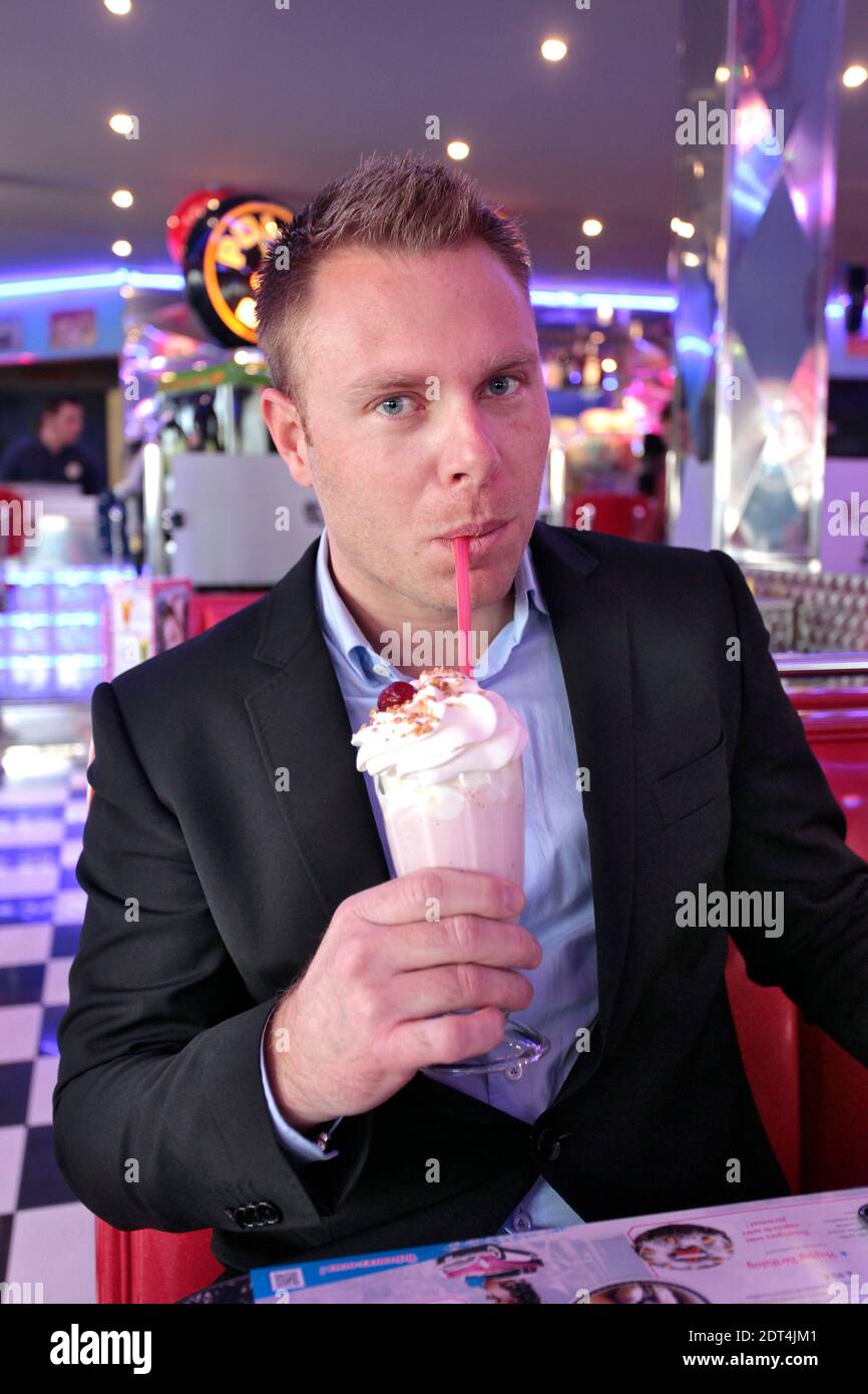 Rodolphe Wallgren, fondateur et PDG de la chaîne de franchise de restaurants Memphis Coffee, un concept inspiré des dîners américains des années 50, pose dans l'un de ses restaurants à Nîmes, dans le sud de la France, le 14 janvier 2014. Wallgren sera invité à l'émission de la chaîne de télévision française M6, « Patron Incognito », à l'antenne le 29 janvier. Photo de Pascal Parrot/ABACAPRESS.COM Banque D'Images