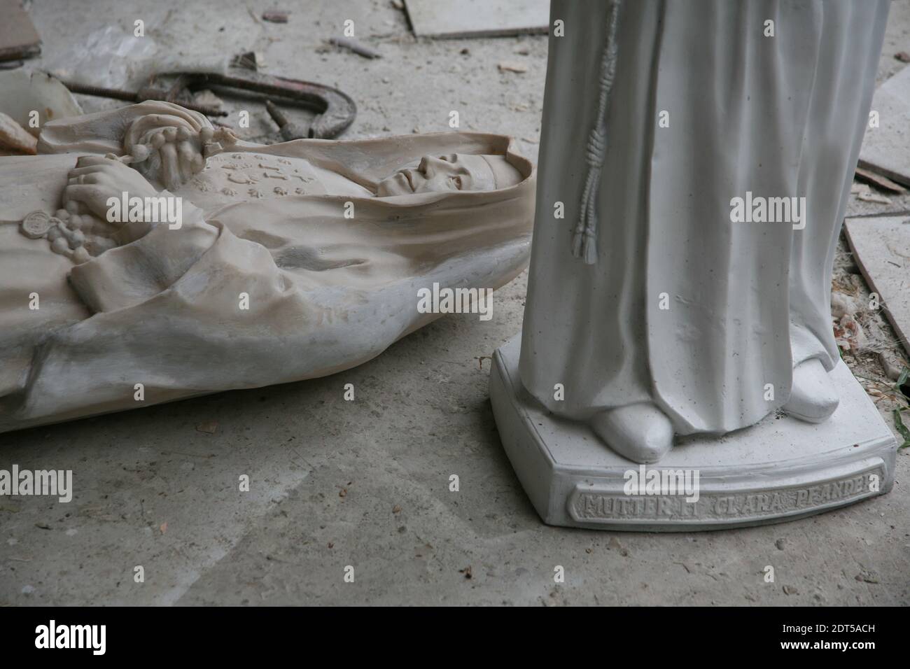 Tangerang, Indonésie. 21 décembre 2020. Statues spirituelles dans Algon Collection atelier, Serpong, Tangerang, Sud, Banten. La demande de commandes pour des statues spirituelles en résine de fibre au milieu de la pandémie de Covid-19 a doublé, passant des jours normaux jusqu'aux célébrations du jour de Noël. (Photo de Kuncoro Widyo Rumpoko/Pacific Press) crédit: Pacific Press Media production Corp./Alay Live News Banque D'Images